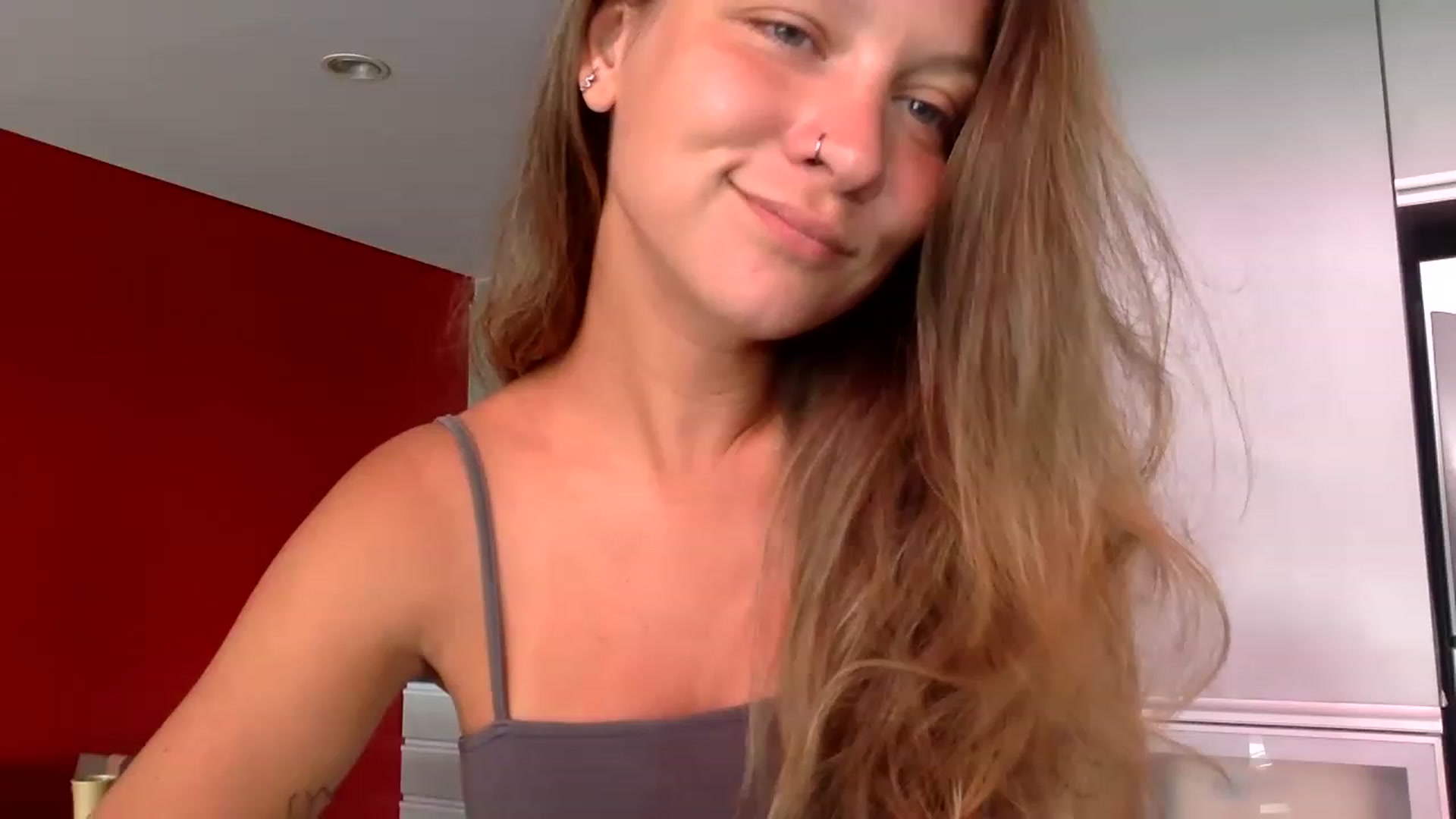 Gallery image thumbnail from Qi_ra's myfreecams stream on, 05/20/2023, 24:58 image 5 of 20