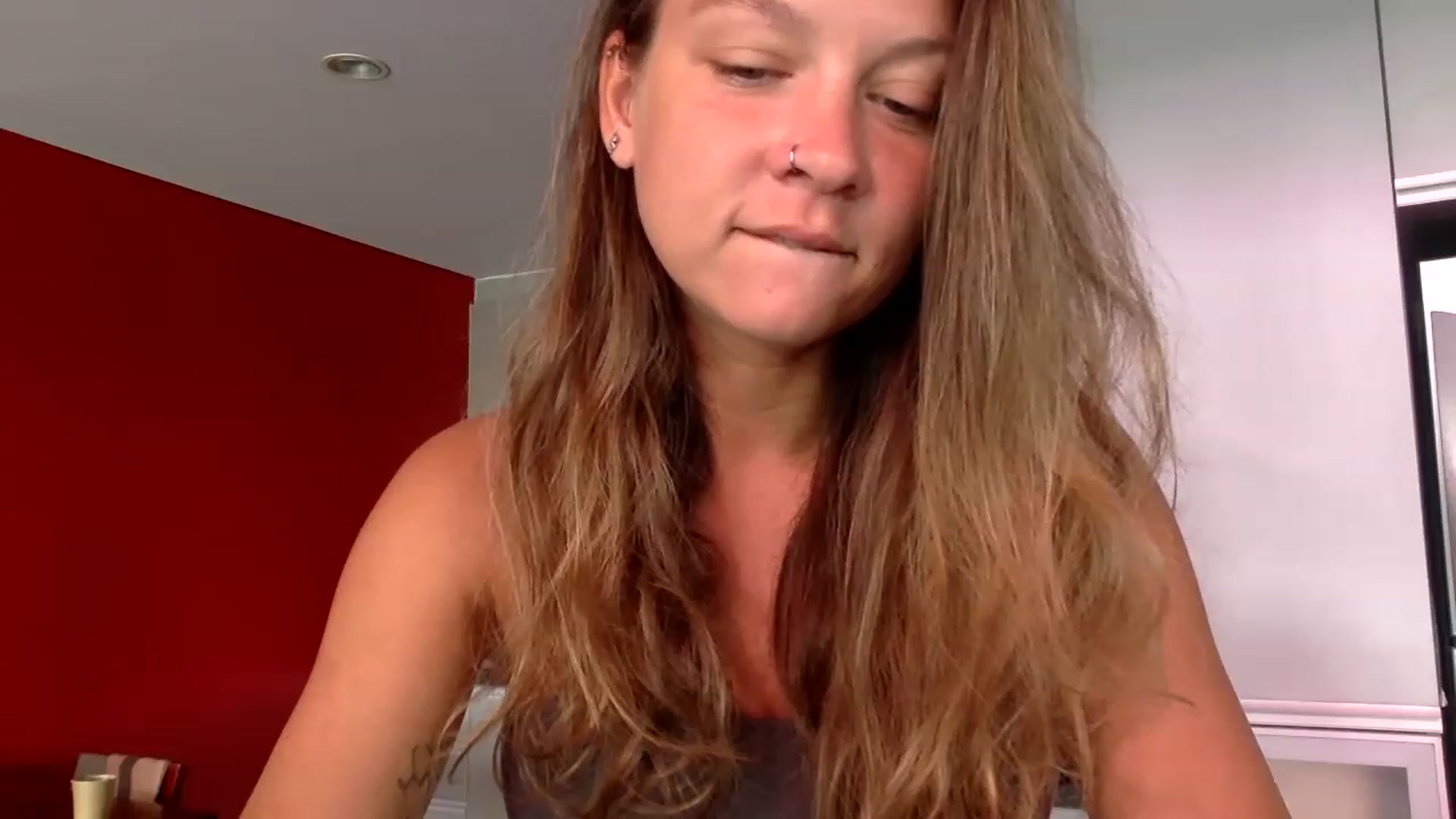 Gallery image thumbnail from Qi_ra's myfreecams stream on, 05/20/2023, 24:58 image 3 of 20