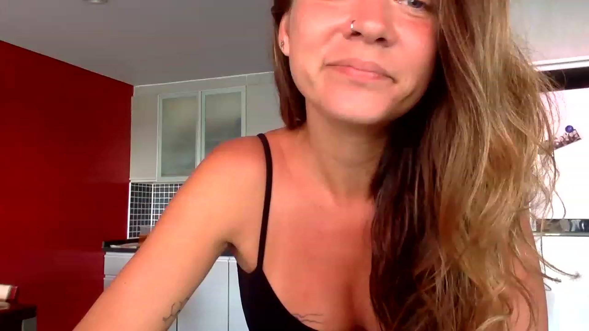 Gallery image thumbnail from Qi_ra's myfreecams stream on, 05/27/2023, 02:09 image 10 of 20