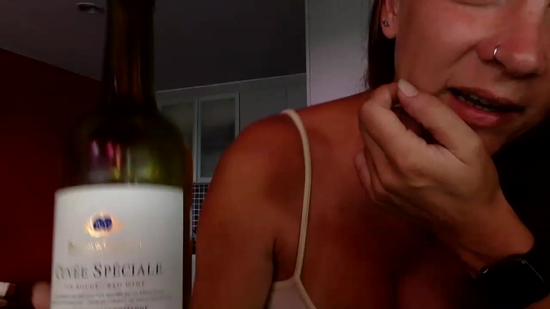Gallery image thumbnail from Qi_ra's myfreecams stream on, 05/28/2023, 02:52 image 3 of 20