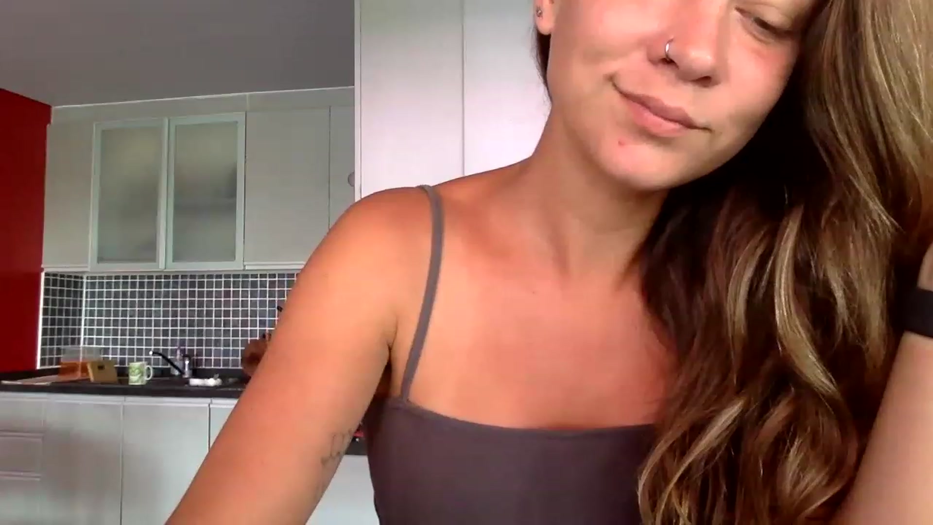Gallery image thumbnail from Qi_ra's myfreecams stream on, 05/31/2023, 02:30 image 12 of 20