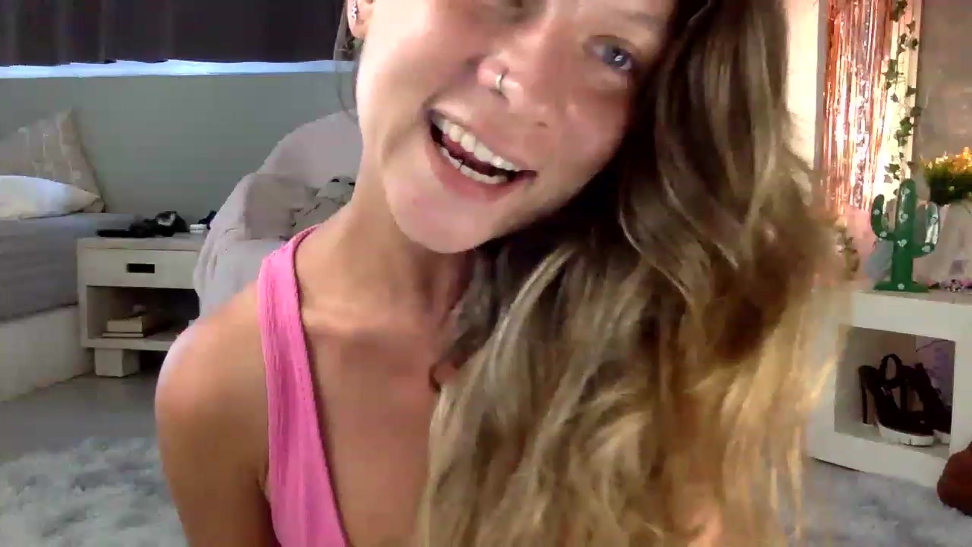Gallery image thumbnail from Qi_ra's myfreecams stream on, 06/01/2023, 06:38 image 2 of 20