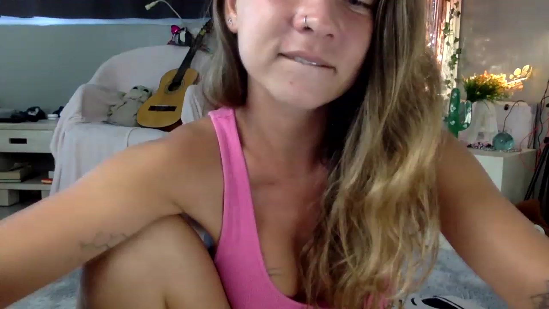 Gallery image thumbnail from Qi_ra's myfreecams stream on, 06/01/2023, 06:38 image 12 of 20
