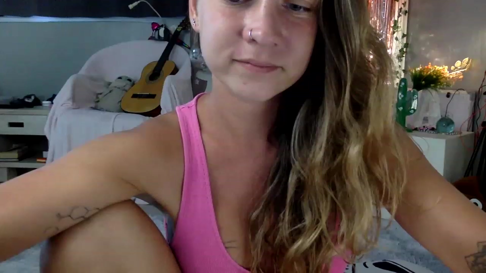 Gallery image thumbnail from Qi_ra's myfreecams stream on, 06/01/2023, 06:38 image 14 of 20