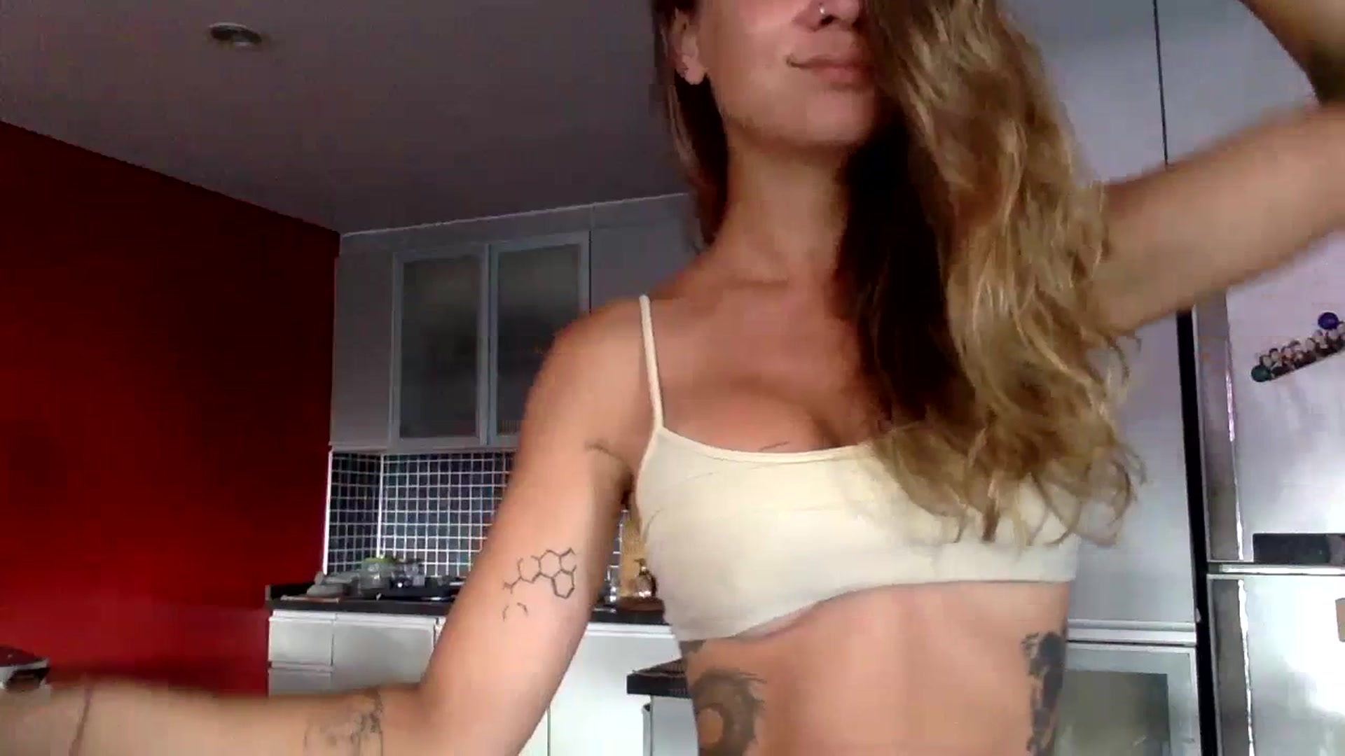 Gallery image thumbnail from Qi_ra's myfreecams stream on, 06/08/2023, 24:50 image 15 of 20