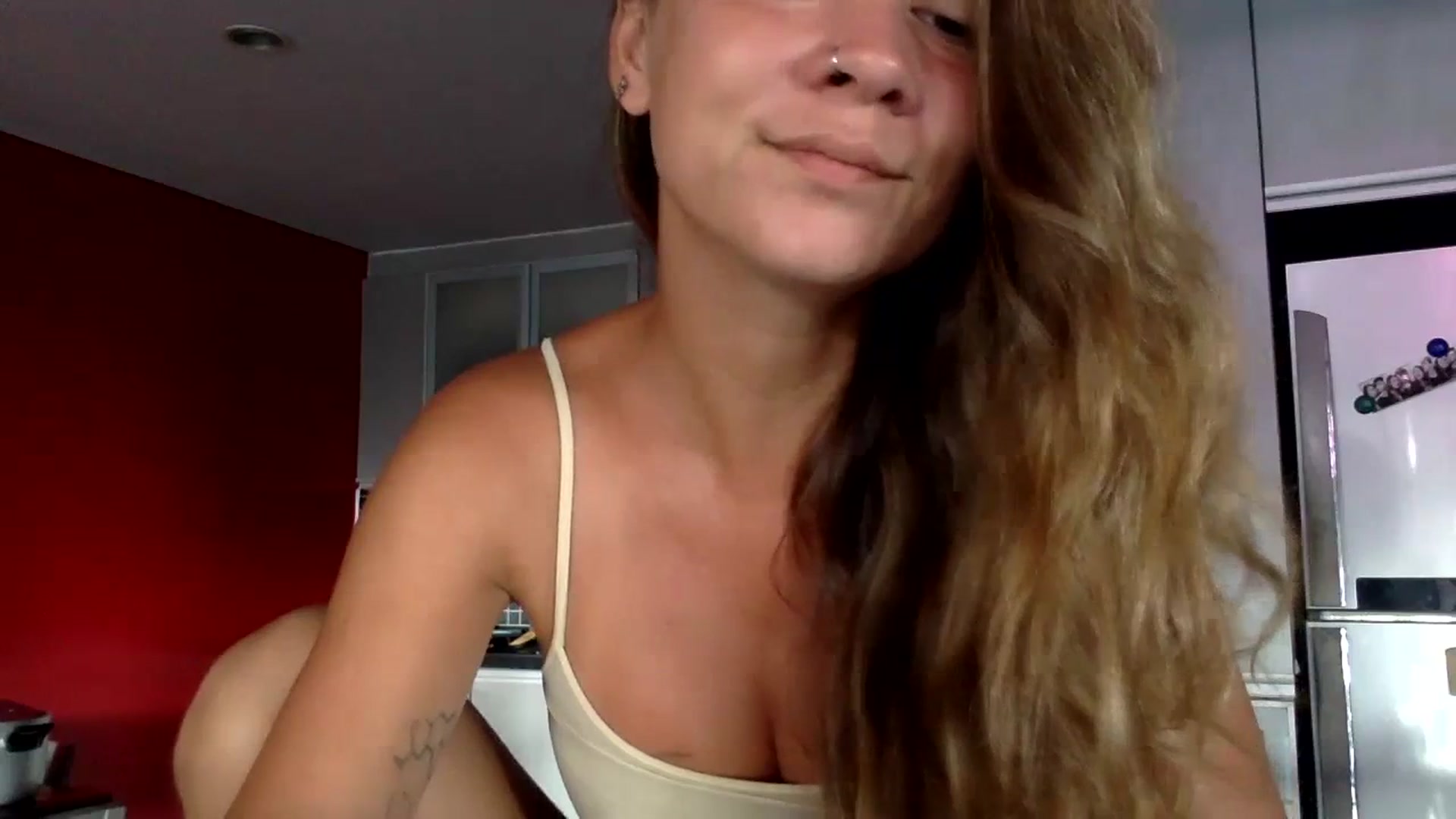 Gallery image thumbnail from Qi_ra's myfreecams stream on, 06/08/2023, 24:50 image 17 of 20