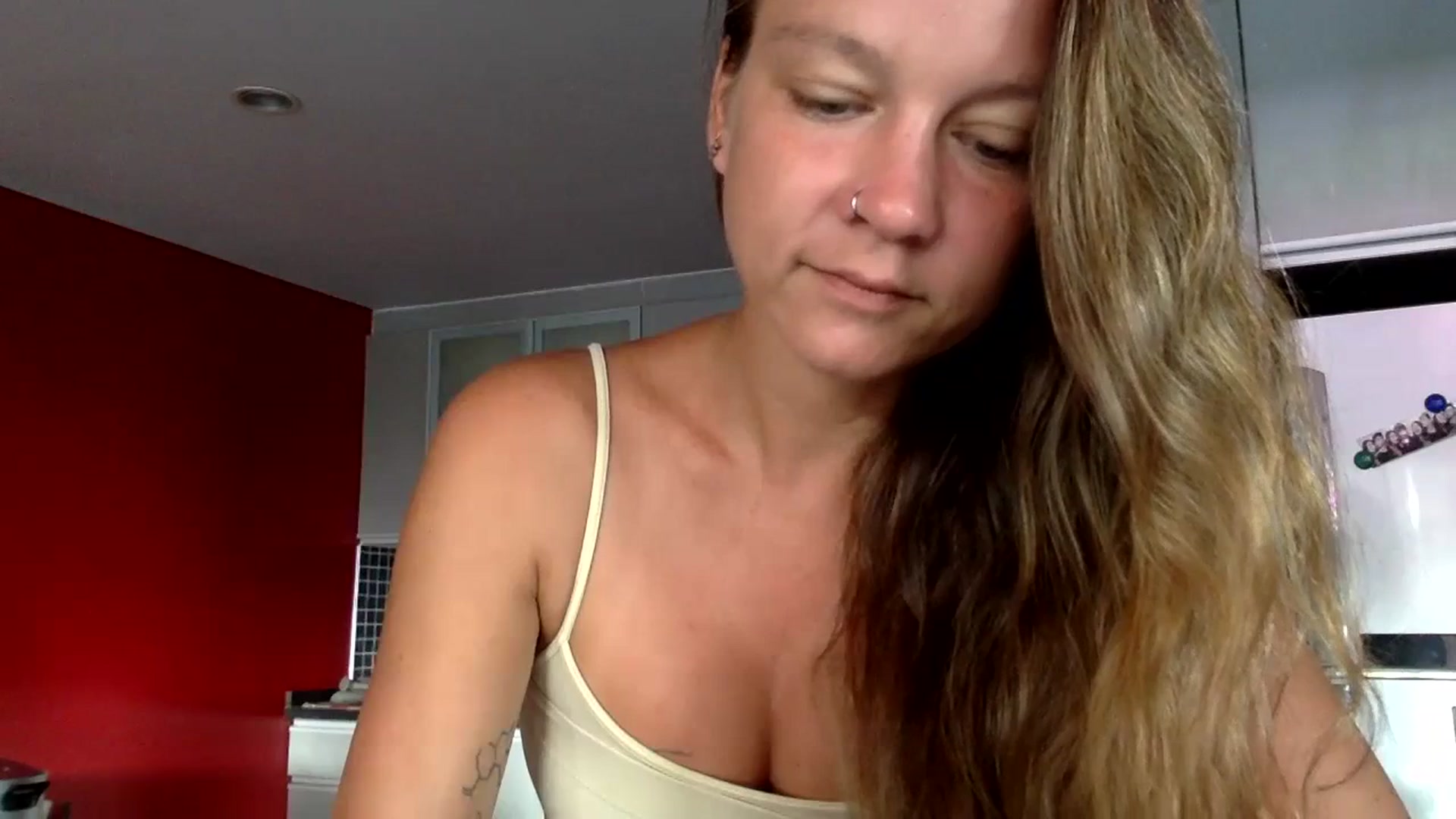 Gallery image thumbnail from Qi_ra's myfreecams stream on, 06/08/2023, 24:50 image 9 of 20