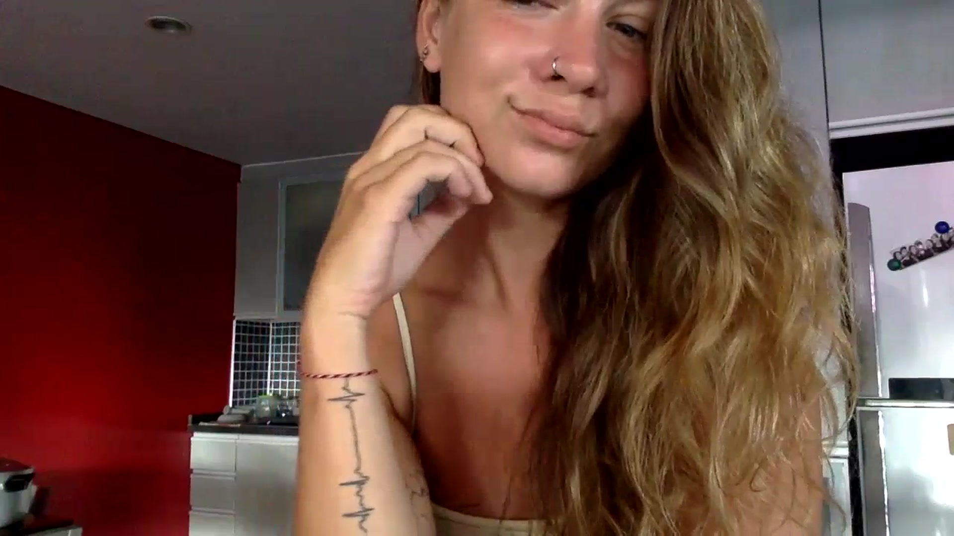 Gallery image thumbnail from Qi_ra's myfreecams stream on, 06/08/2023, 24:50 image 18 of 20