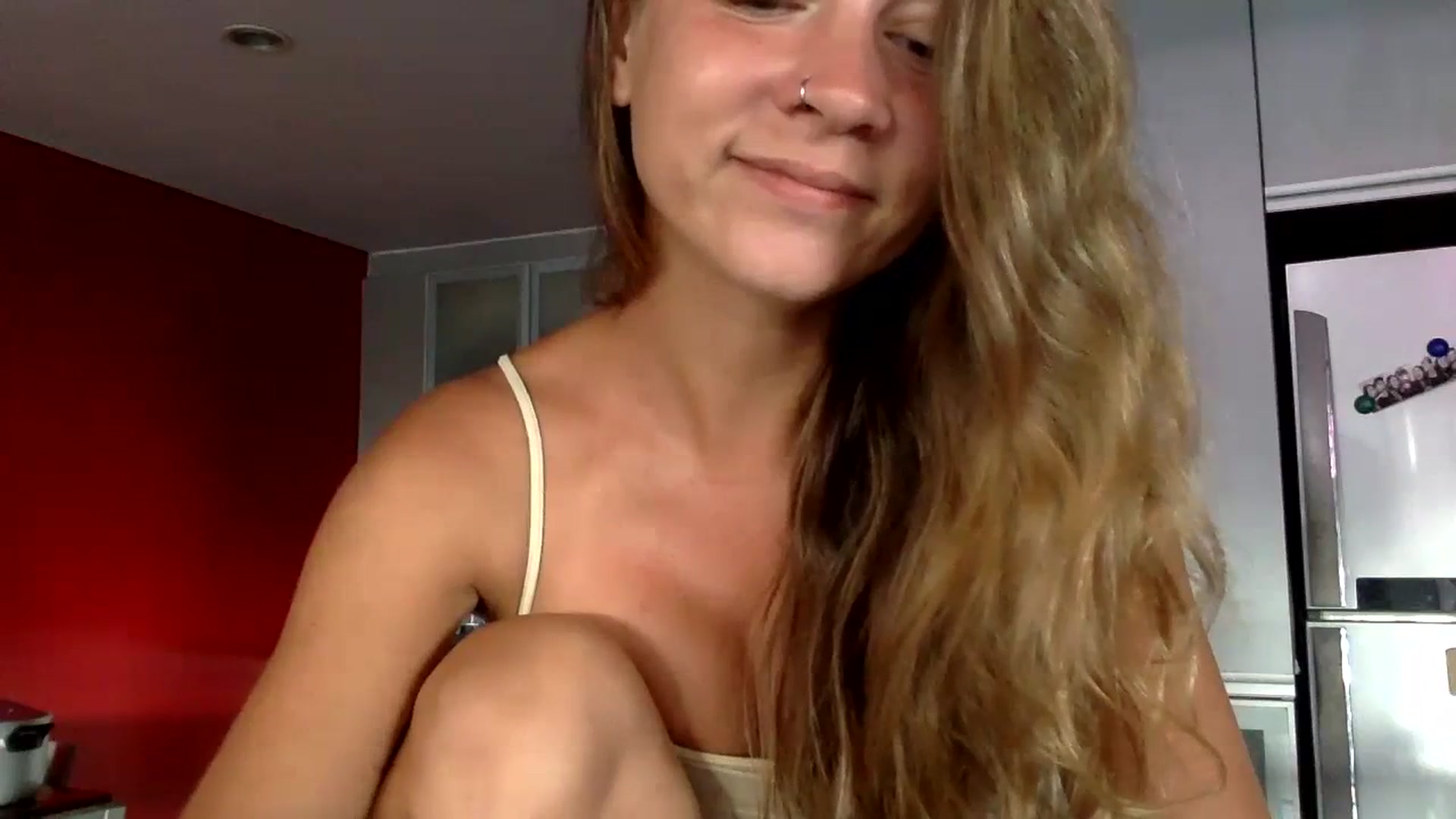 Gallery image thumbnail from Qi_ra's myfreecams stream on, 06/08/2023, 24:50 image 16 of 20
