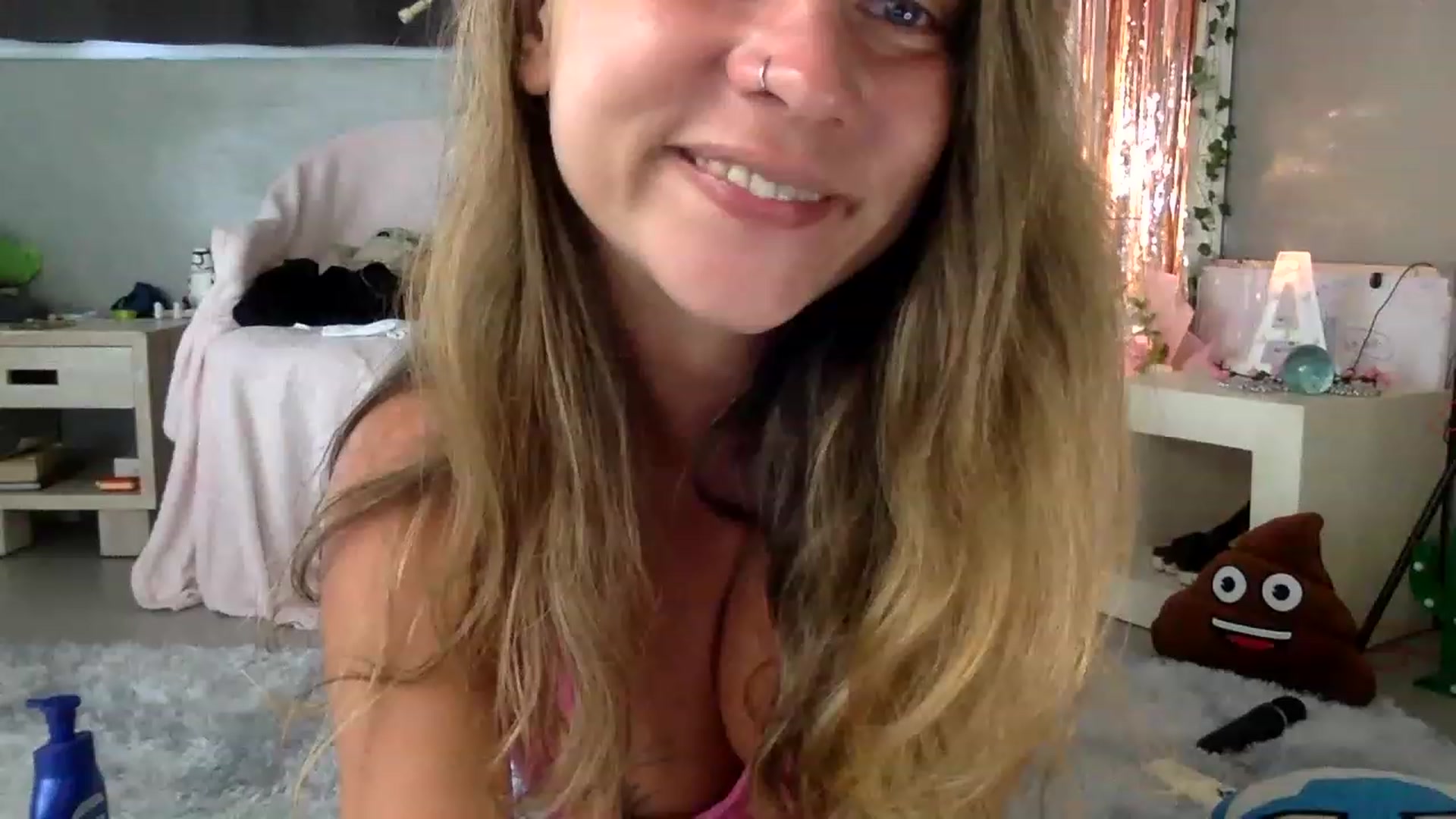 Gallery image thumbnail from Qi_ra's myfreecams stream on, 06/12/2023, 03:12 image 1 of 20