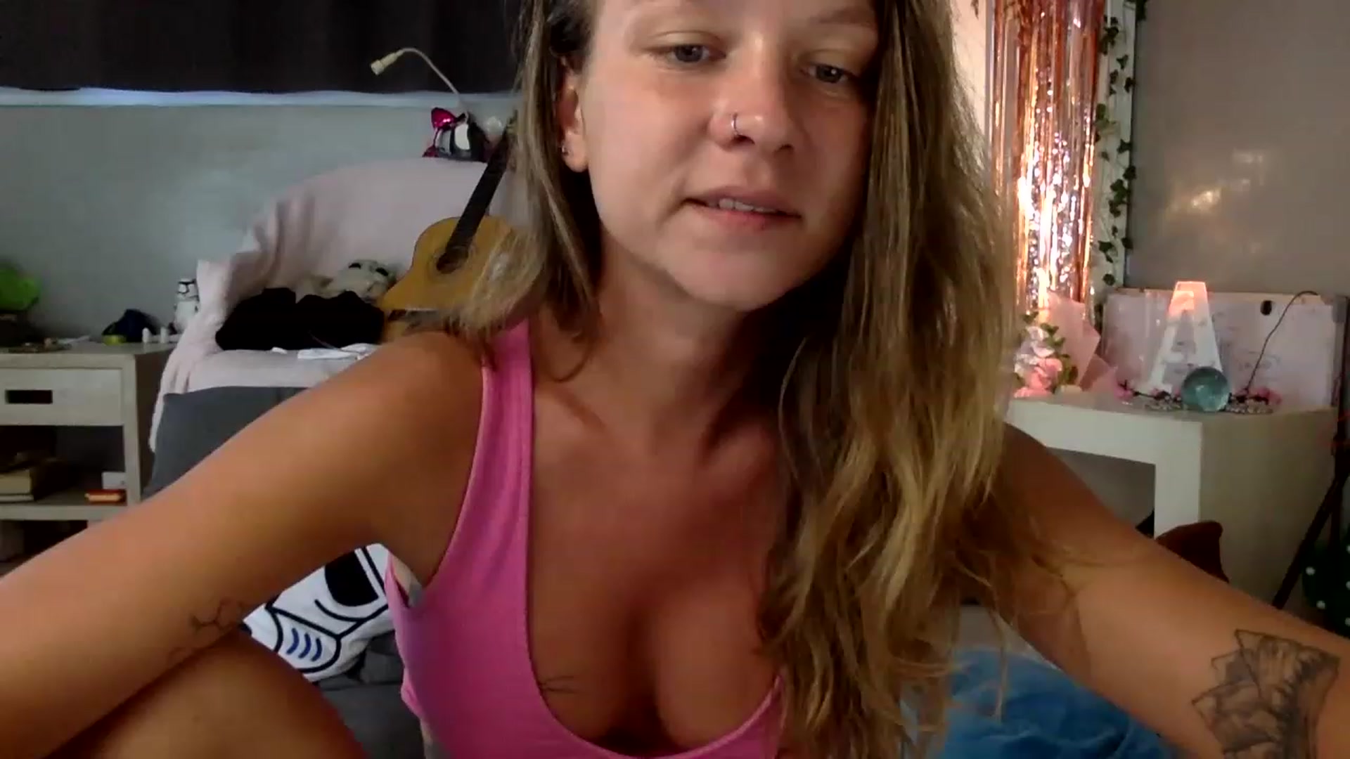 Gallery image thumbnail from Qi_ra's myfreecams stream on, 06/12/2023, 03:32 image 9 of 20