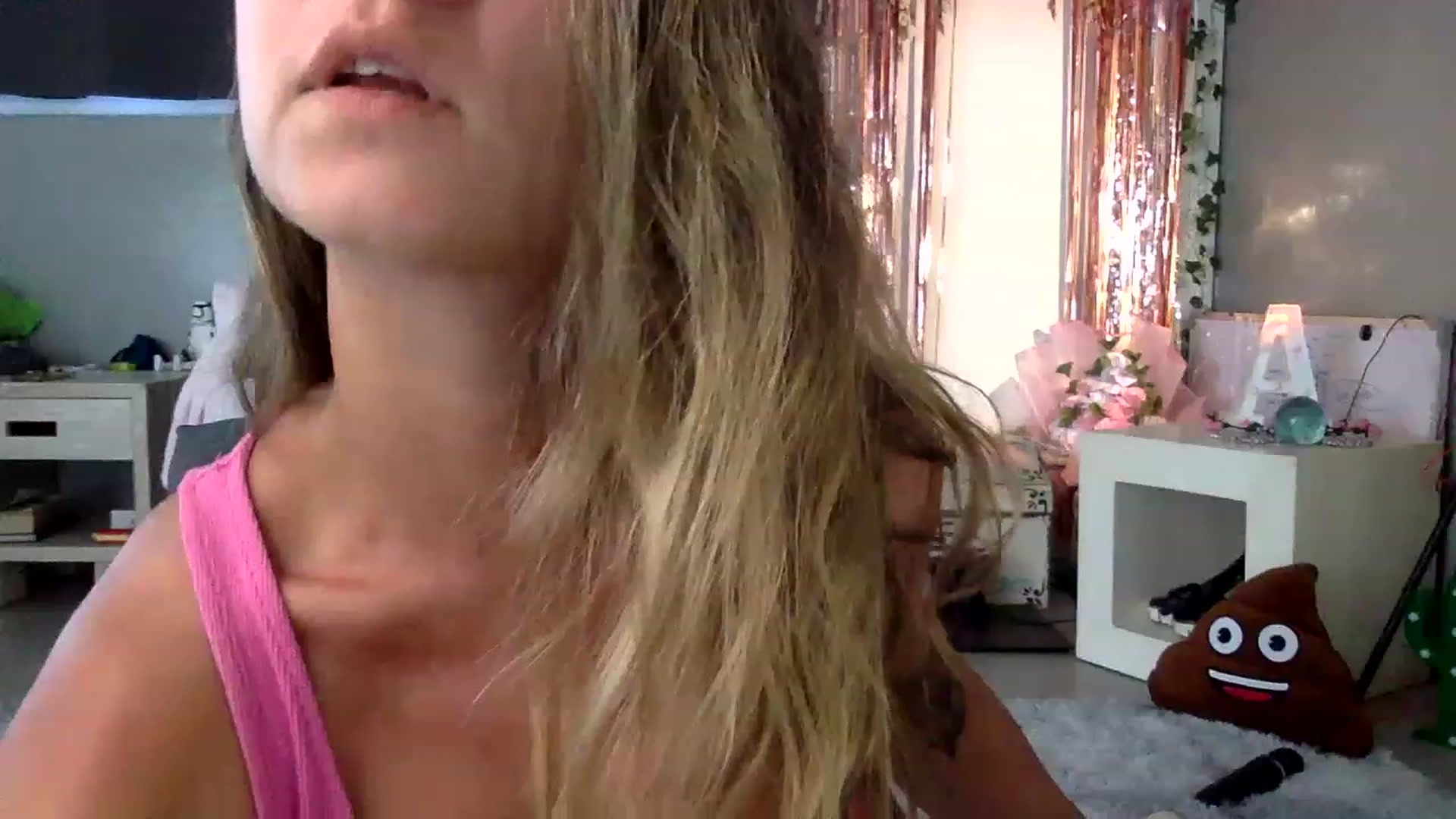 Gallery image thumbnail from Qi_ra's myfreecams stream on, 06/12/2023, 03:32 image 8 of 20