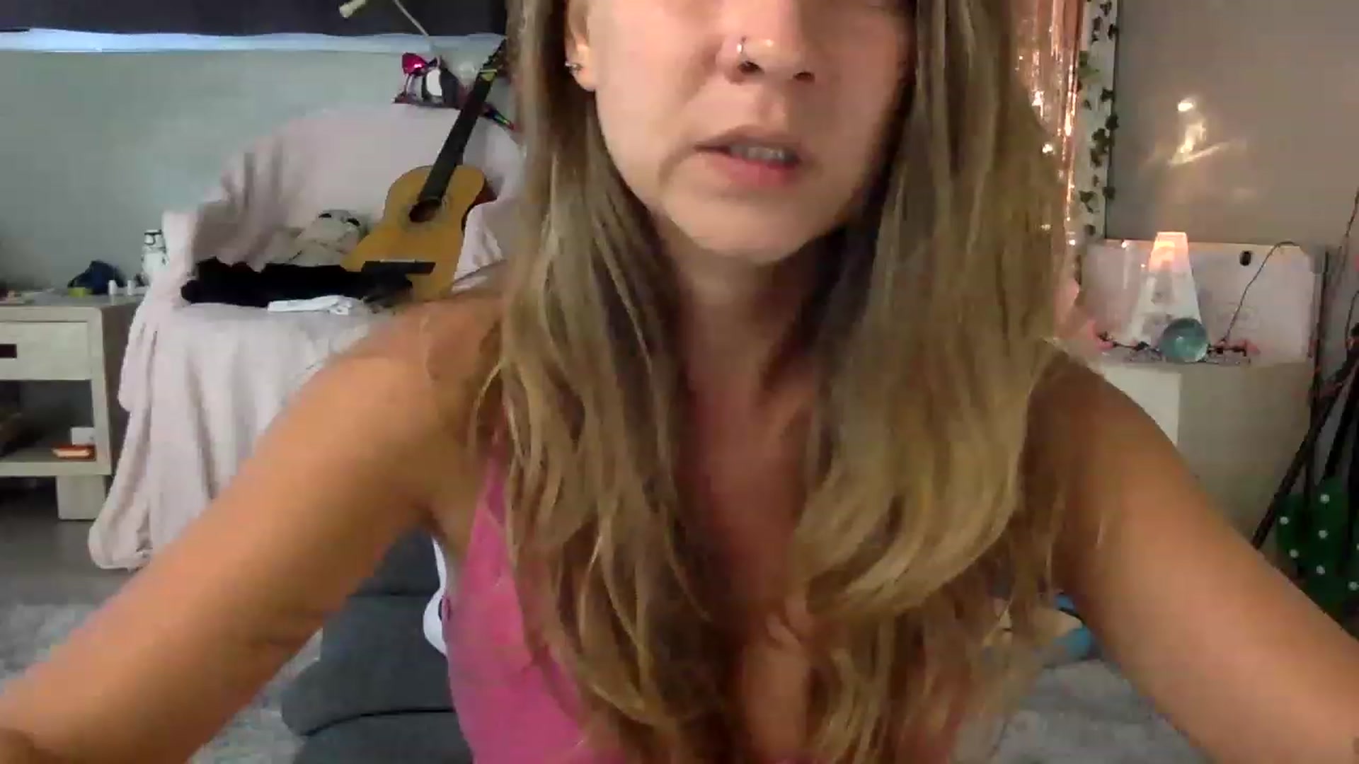 Gallery image thumbnail from Qi_ra's myfreecams stream on, 06/12/2023, 07:40 image 16 of 20