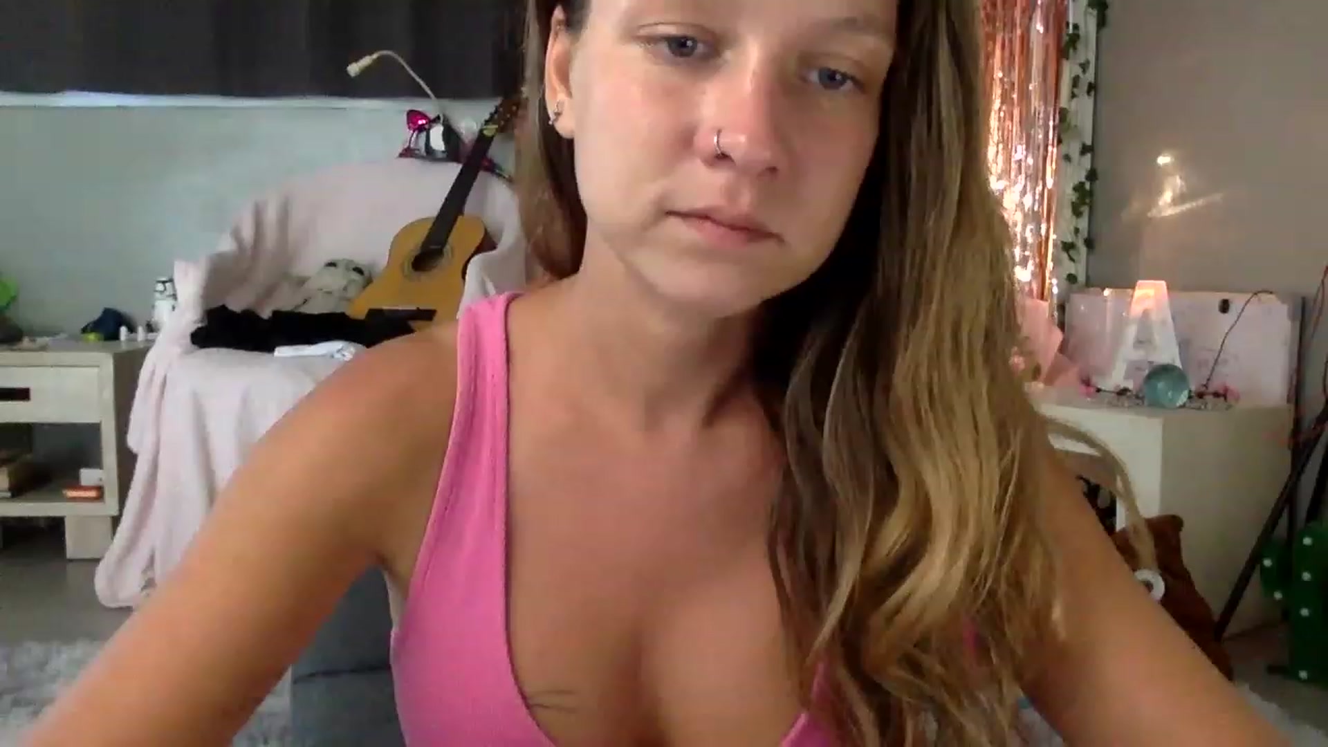 Gallery image thumbnail from Qi_ra's myfreecams stream on, 06/12/2023, 07:40 image 3 of 20
