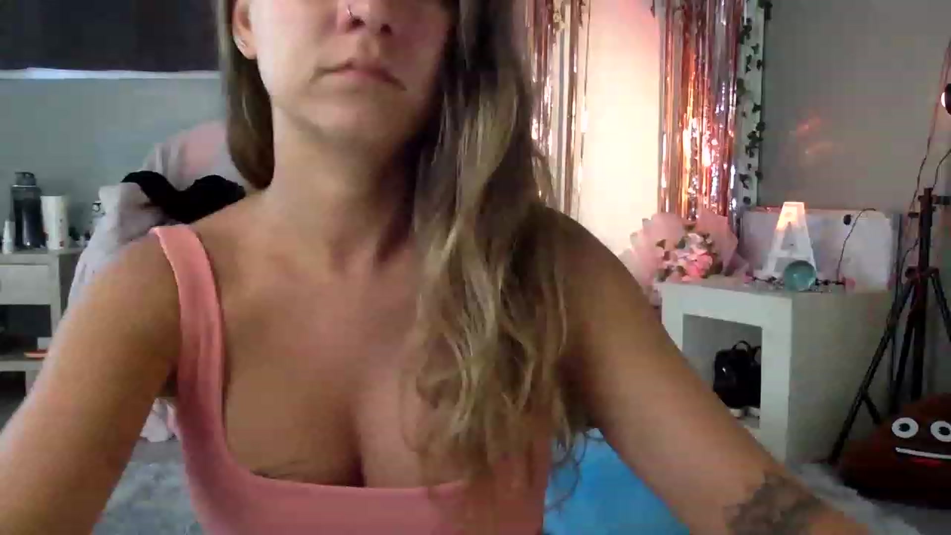 Gallery image thumbnail from Qi_ra's myfreecams stream on, 06/13/2023, 01:42 image 10 of 20