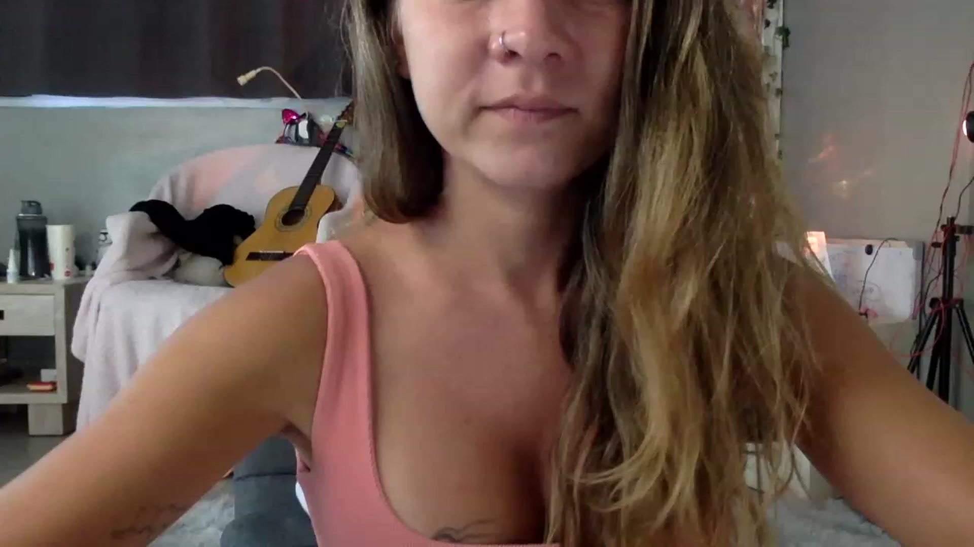 Gallery image thumbnail from Qi_ra's myfreecams stream on, 06/13/2023, 01:42 image 2 of 20