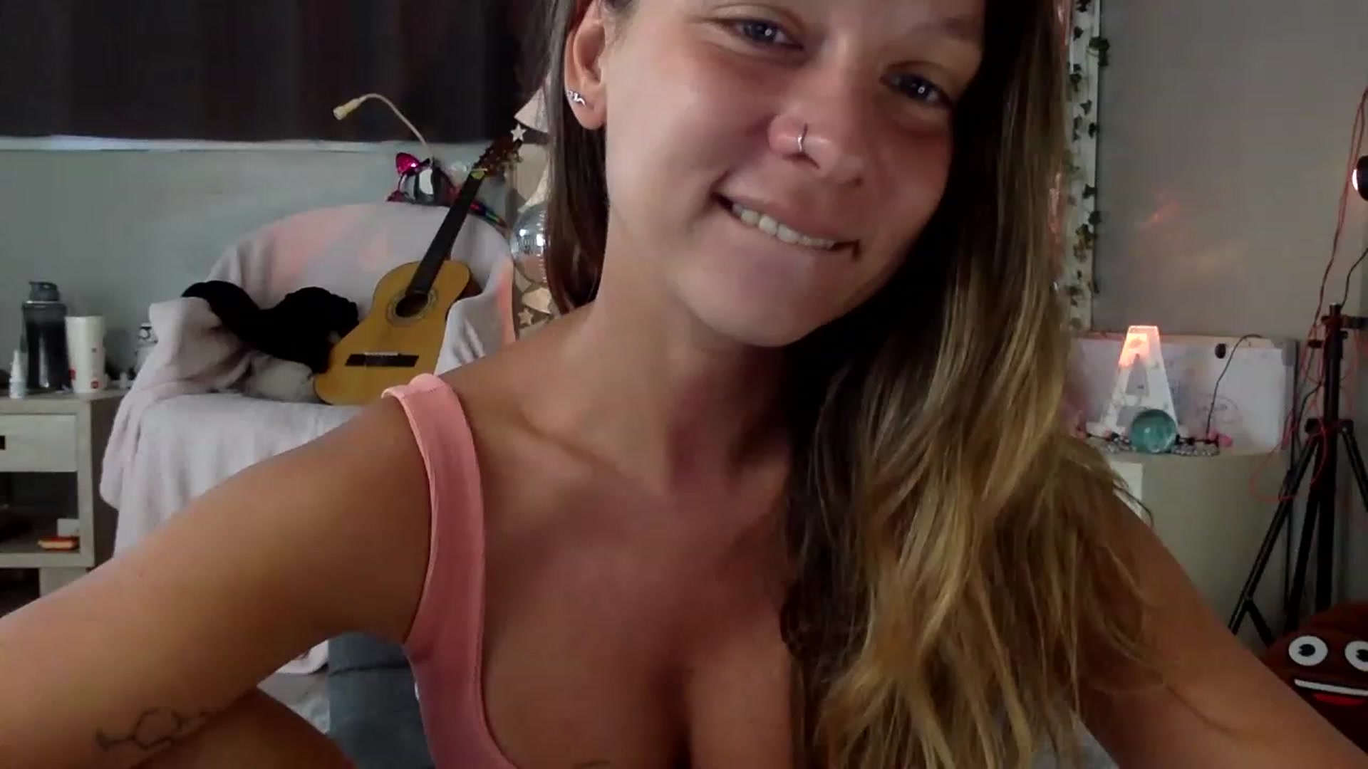 Gallery image thumbnail from Qi_ra's myfreecams stream on, 06/13/2023, 01:42 image 5 of 20