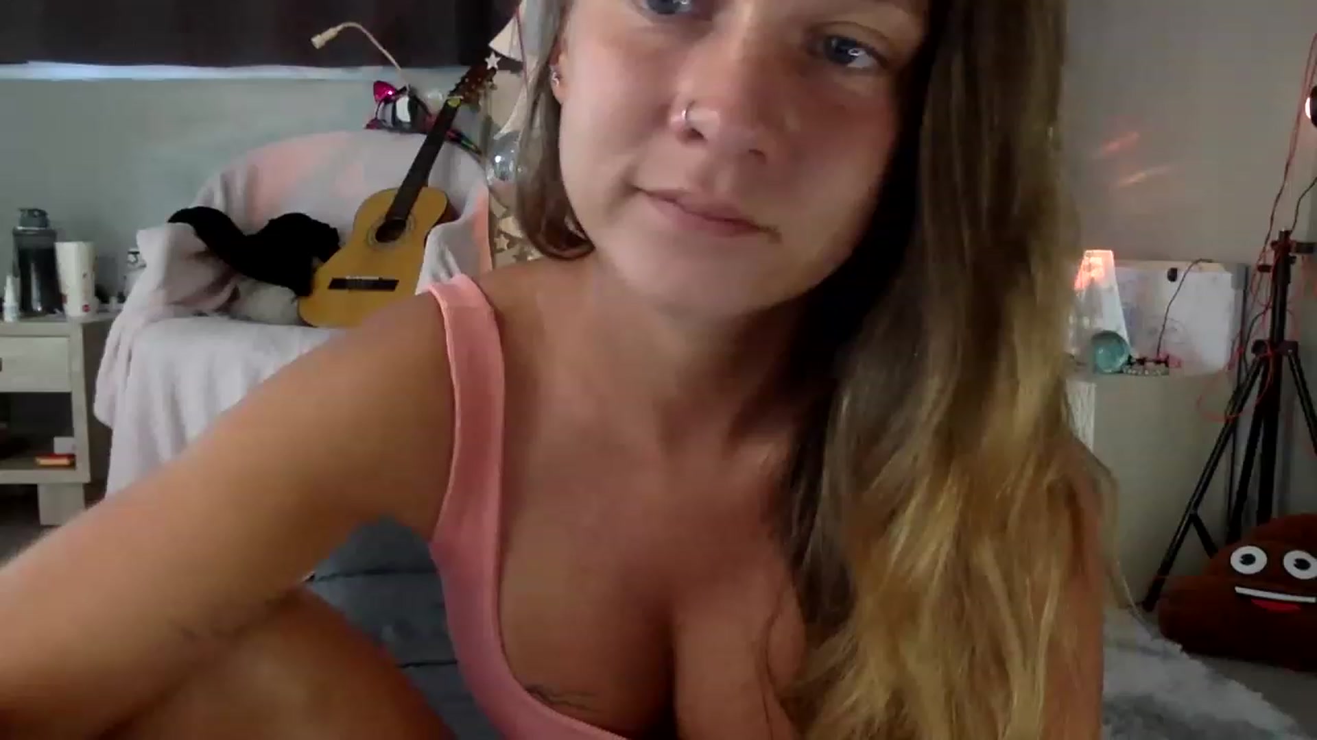 Gallery image thumbnail from Qi_ra's myfreecams stream on, 06/13/2023, 01:42 image 15 of 20