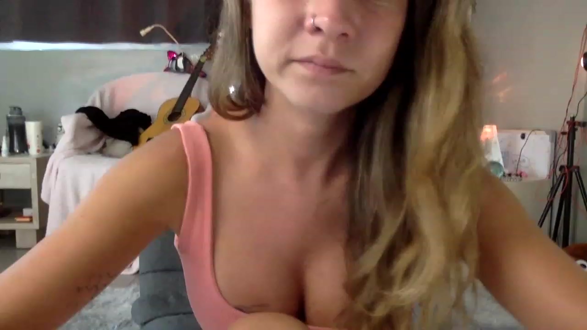 Gallery image thumbnail from Qi_ra's myfreecams stream on, 06/13/2023, 01:42 image 9 of 20