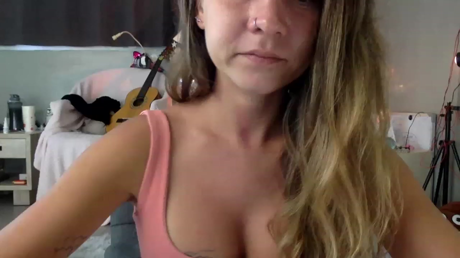 Gallery image thumbnail from Qi_ra's myfreecams stream on, 06/13/2023, 01:42 image 4 of 20