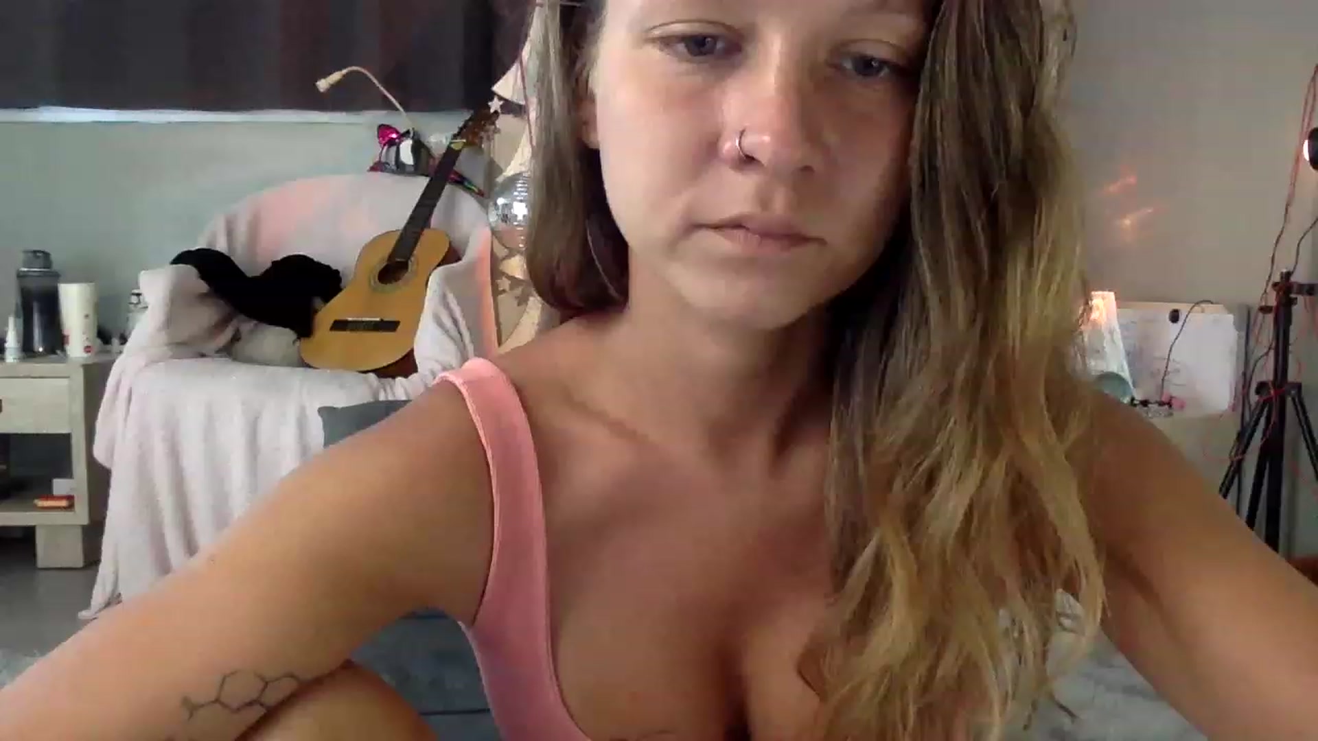 Gallery image thumbnail from Qi_ra's myfreecams stream on, 06/13/2023, 01:42 image 11 of 20