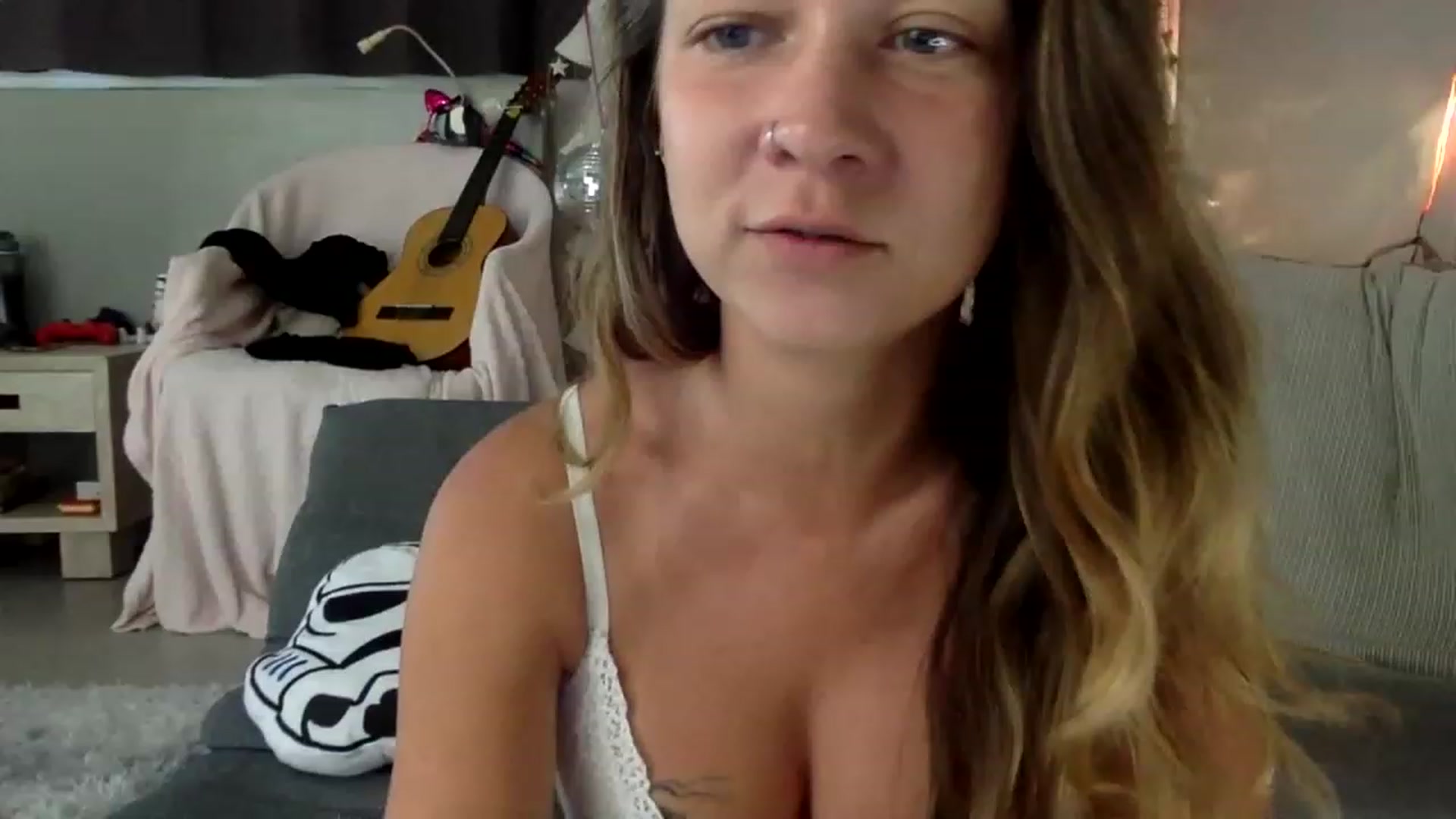 Gallery image thumbnail from Qi_ra's myfreecams stream on, 06/14/2023, 24:33 image 4 of 20
