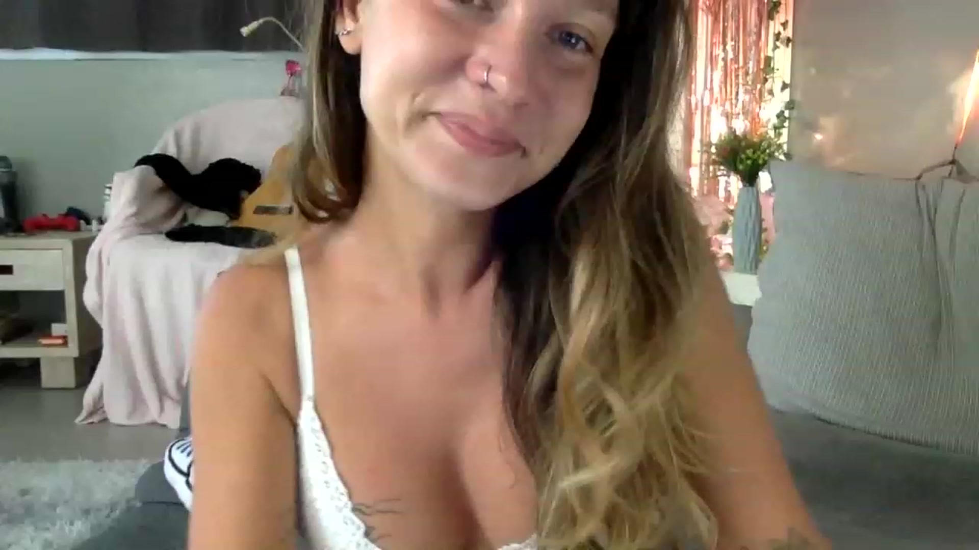 Gallery image thumbnail from Qi_ra's myfreecams stream on, 06/14/2023, 24:33 image 3 of 20