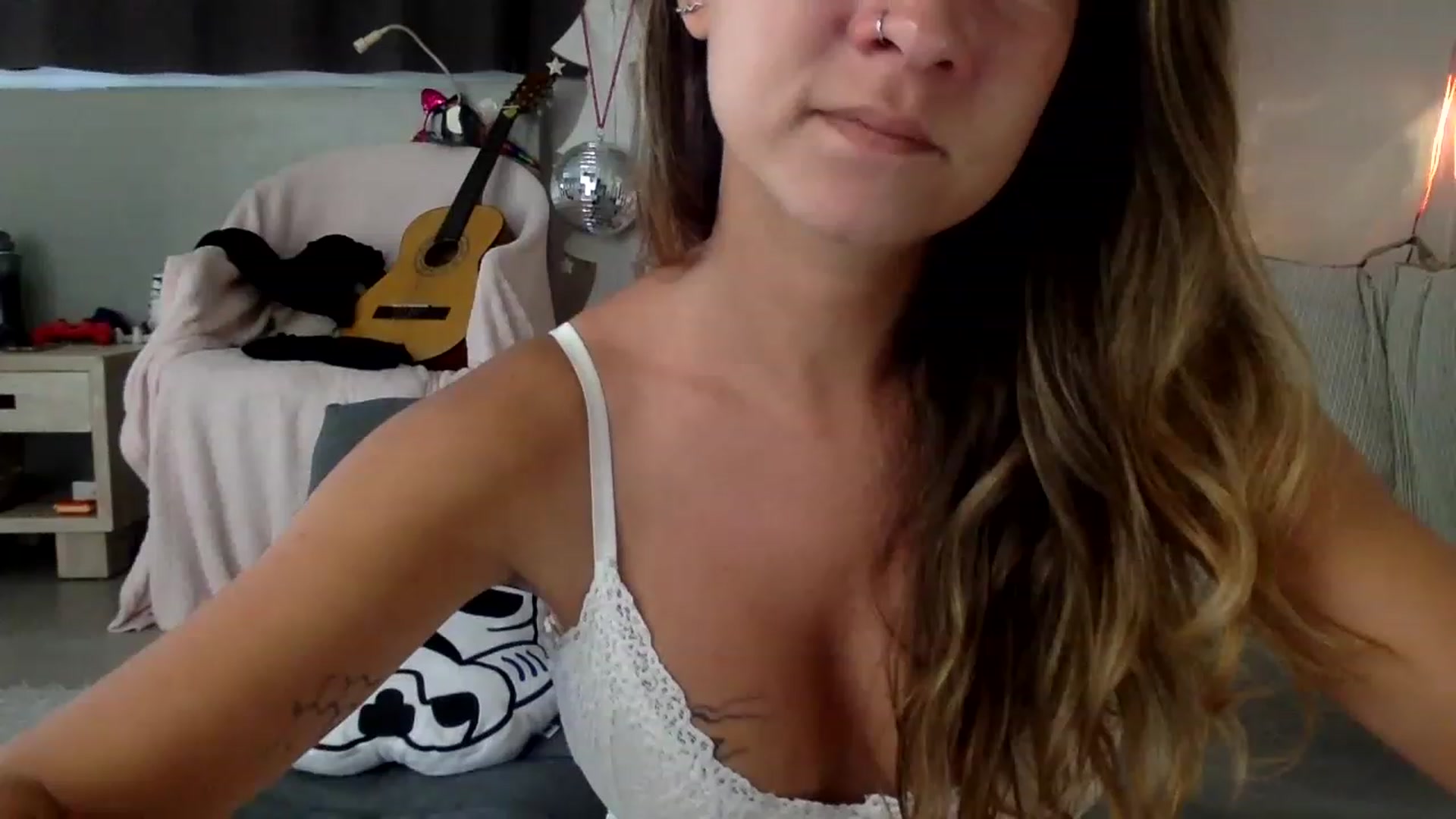 Gallery image thumbnail from Qi_ra's myfreecams stream on, 06/14/2023, 24:33 image 8 of 20