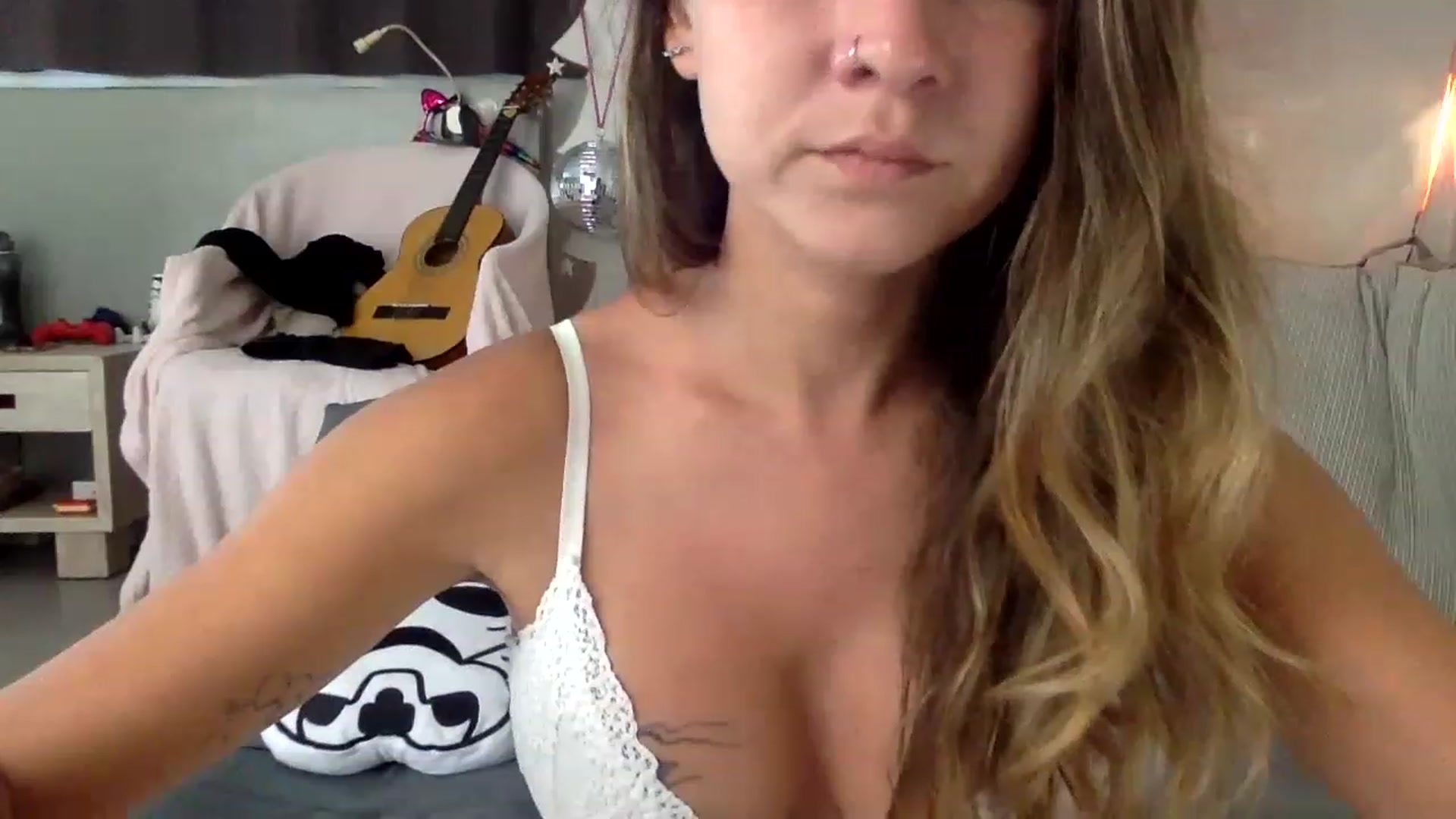 Gallery image thumbnail from Qi_ra's myfreecams stream on, 06/14/2023, 24:33 image 9 of 20