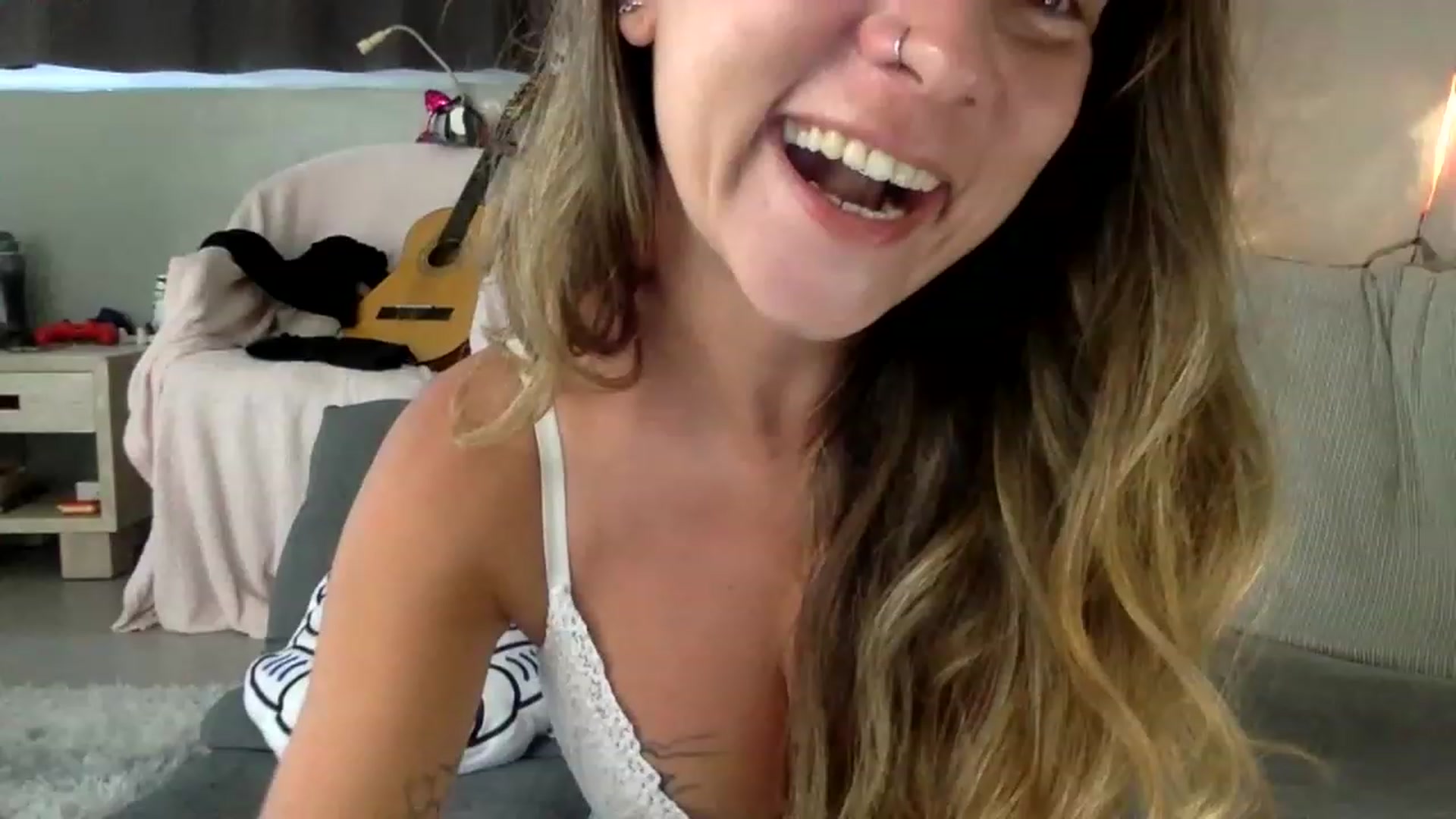 Gallery image thumbnail from Qi_ra's myfreecams stream on, 06/14/2023, 24:33 image 1 of 20
