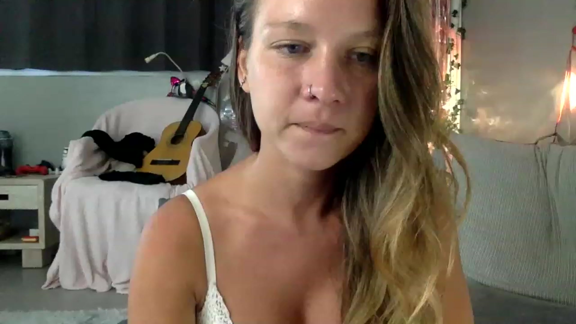 Gallery image thumbnail from Qi_ra's myfreecams stream on, 06/14/2023, 02:13 image 10 of 20