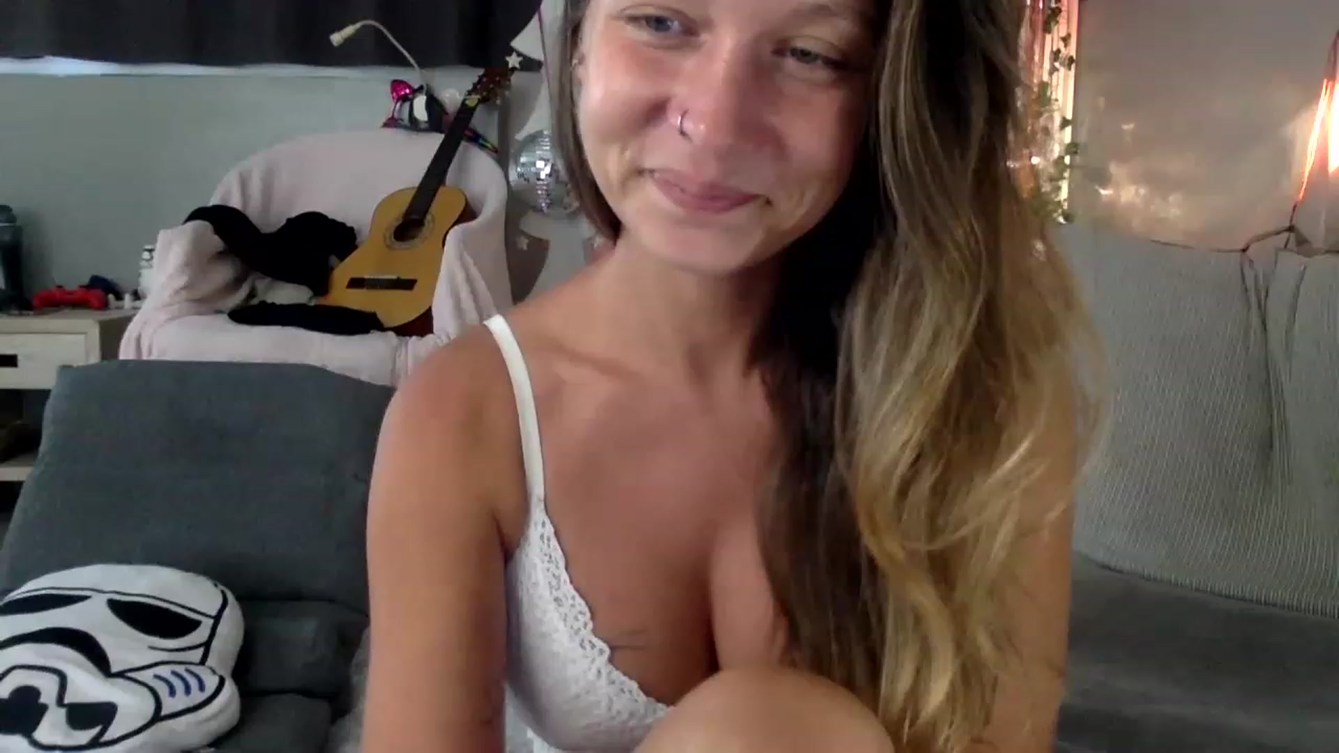 Gallery image thumbnail from Qi_ra's myfreecams stream on, 06/14/2023, 02:13 image 14 of 20