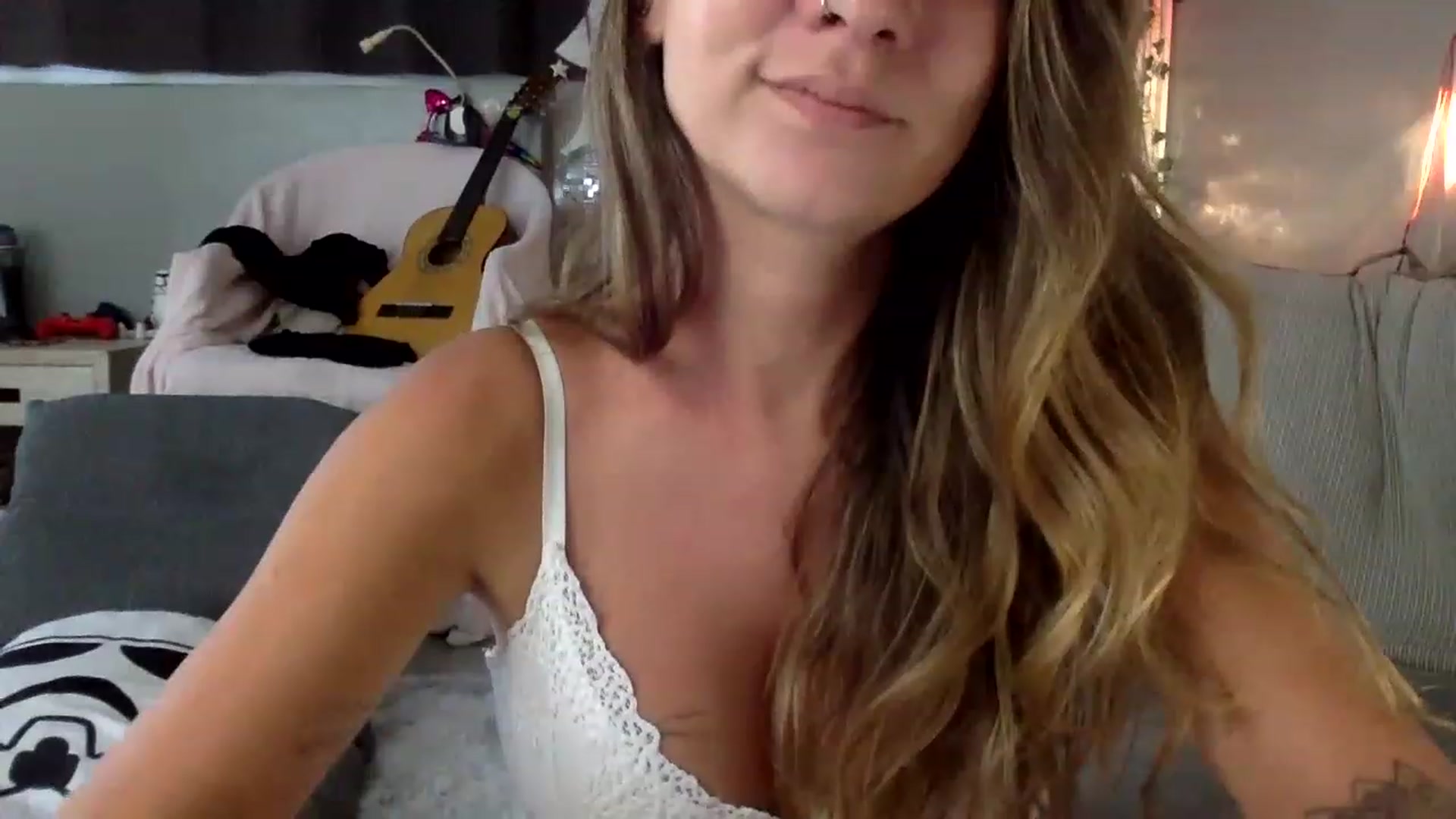 Gallery image thumbnail from Qi_ra's myfreecams stream on, 06/14/2023, 02:13 image 18 of 20