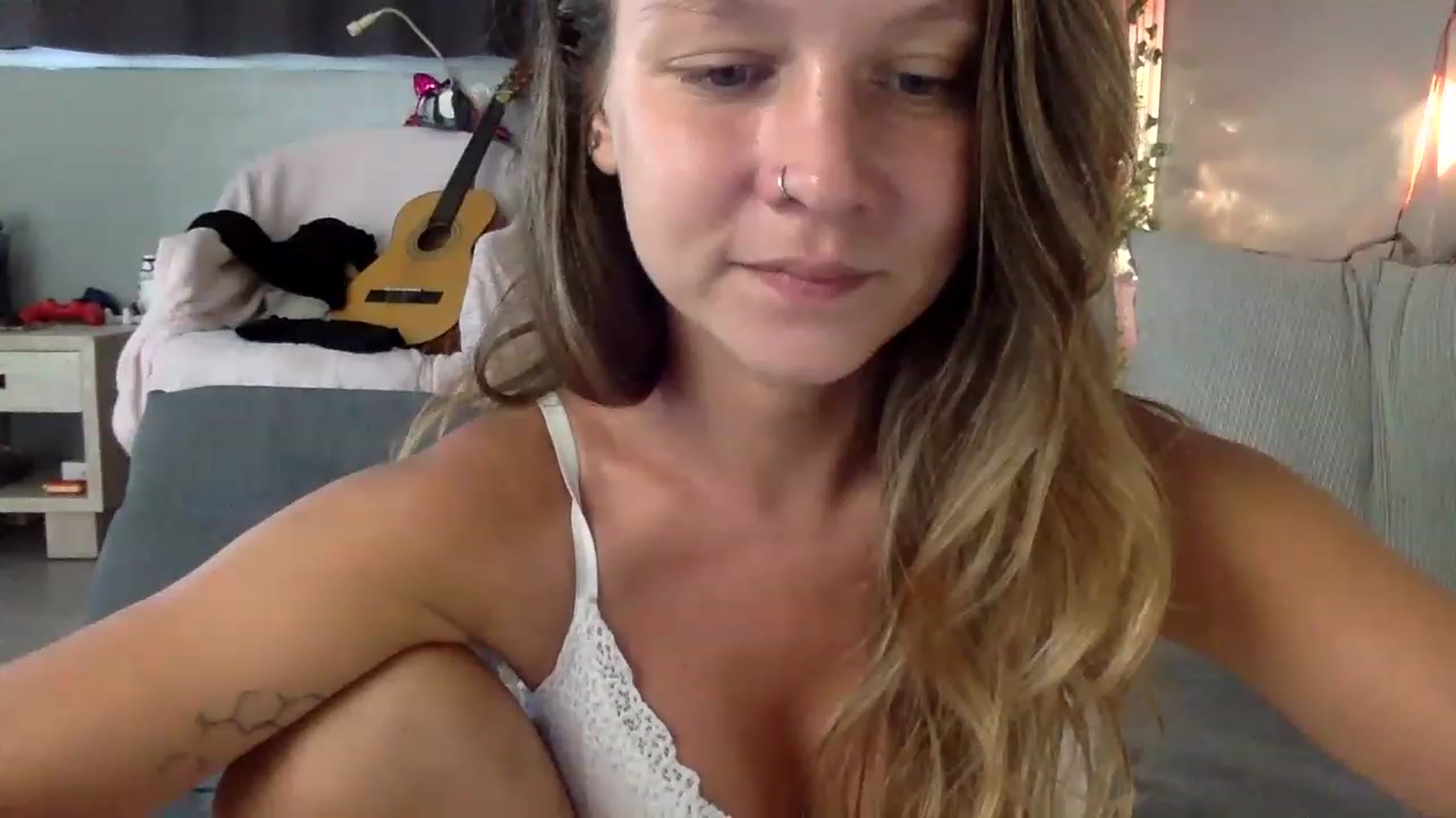 Gallery image thumbnail from Qi_ra's myfreecams stream on, 06/14/2023, 03:28 image 9 of 20