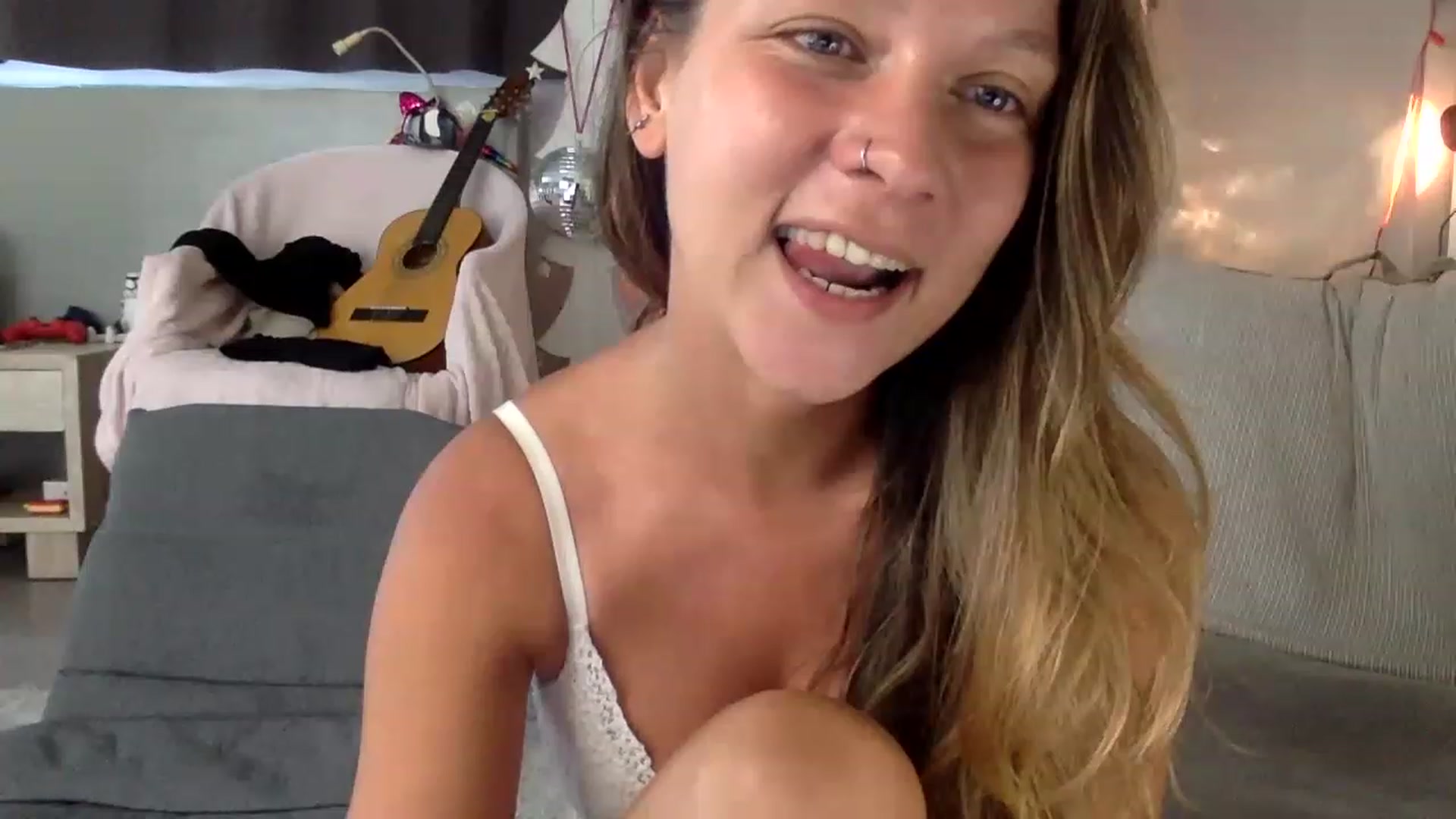 Gallery image thumbnail from Qi_ra's myfreecams stream on, 06/14/2023, 03:28 image 3 of 20