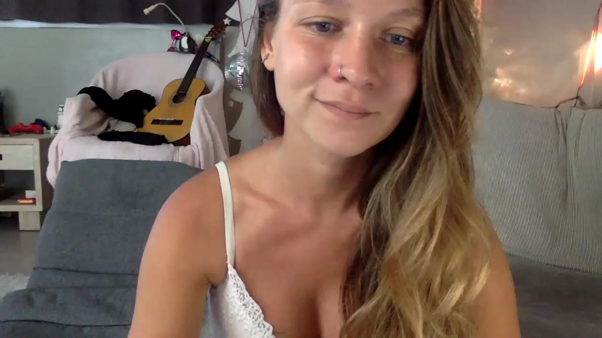 Gallery image thumbnail from Qi_ra's myfreecams stream on, 06/14/2023, 03:28 image 11 of 20