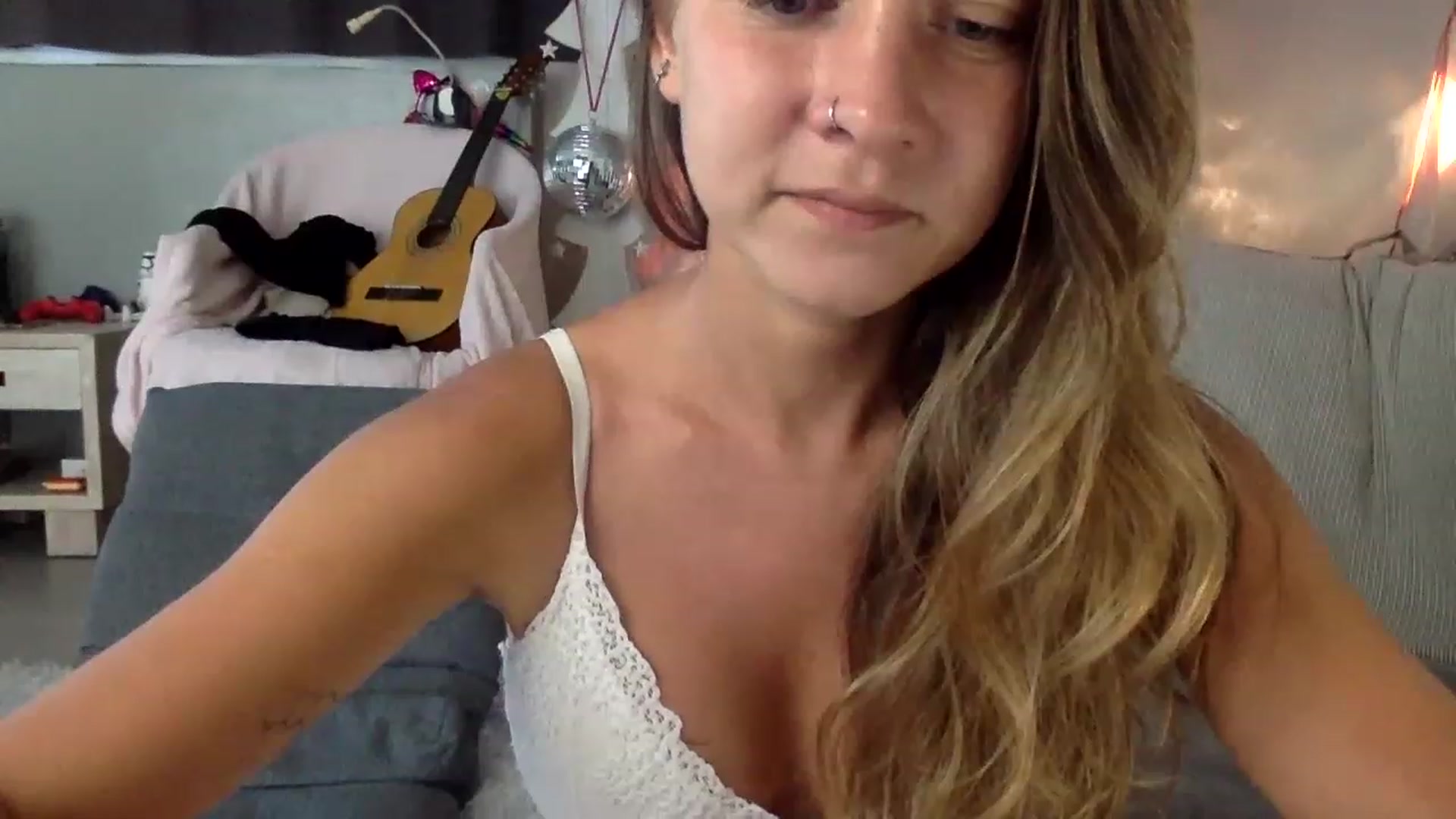 Gallery image thumbnail from Qi_ra's myfreecams stream on, 06/14/2023, 03:28 image 10 of 20