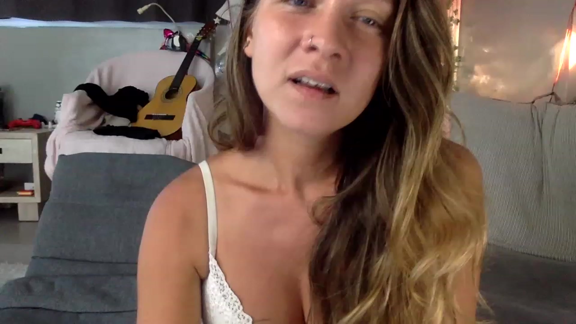 Gallery image thumbnail from Qi_ra's myfreecams stream on, 06/14/2023, 03:28 image 16 of 20
