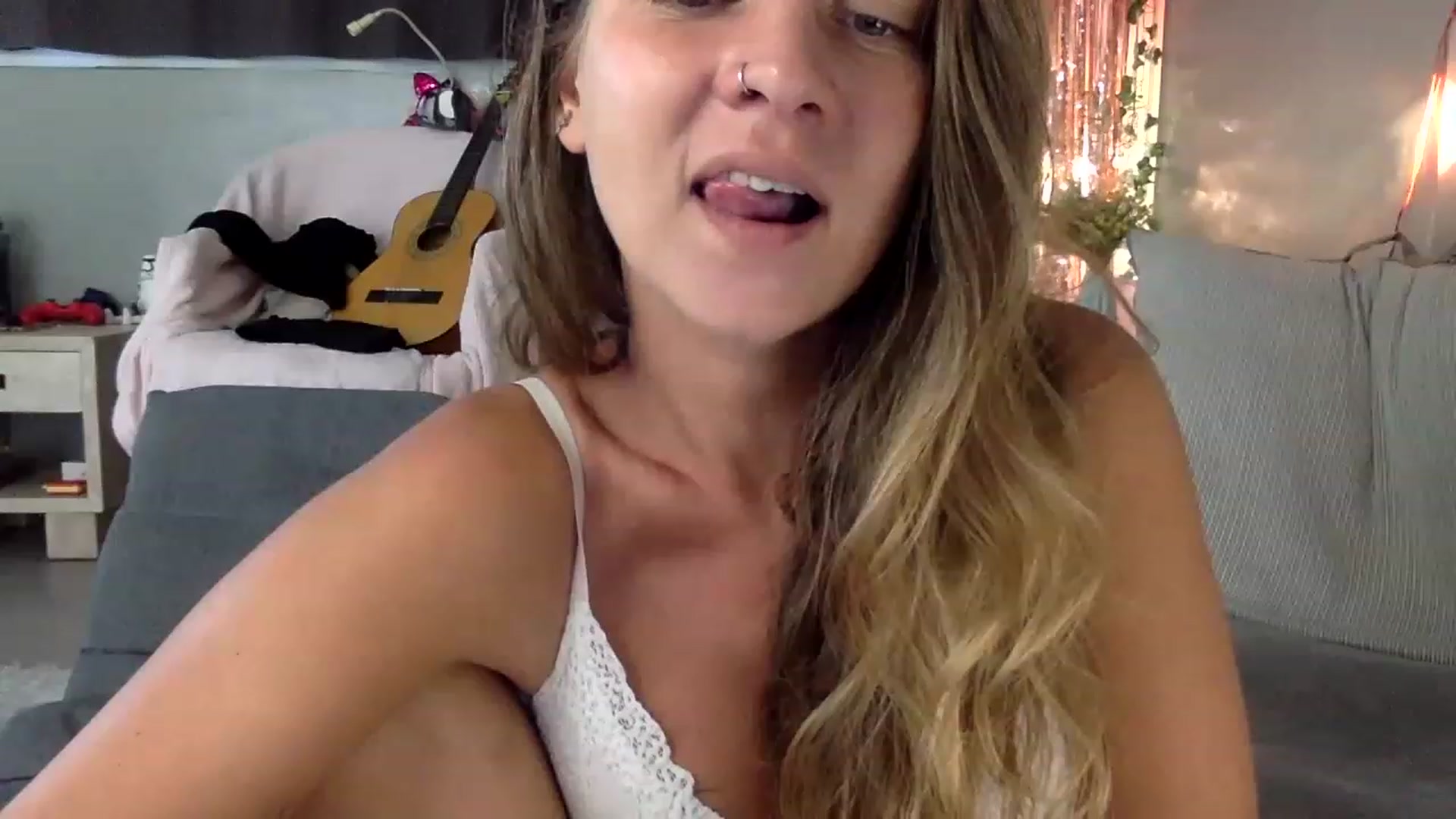 Gallery image thumbnail from Qi_ra's myfreecams stream on, 06/14/2023, 03:28 image 14 of 20