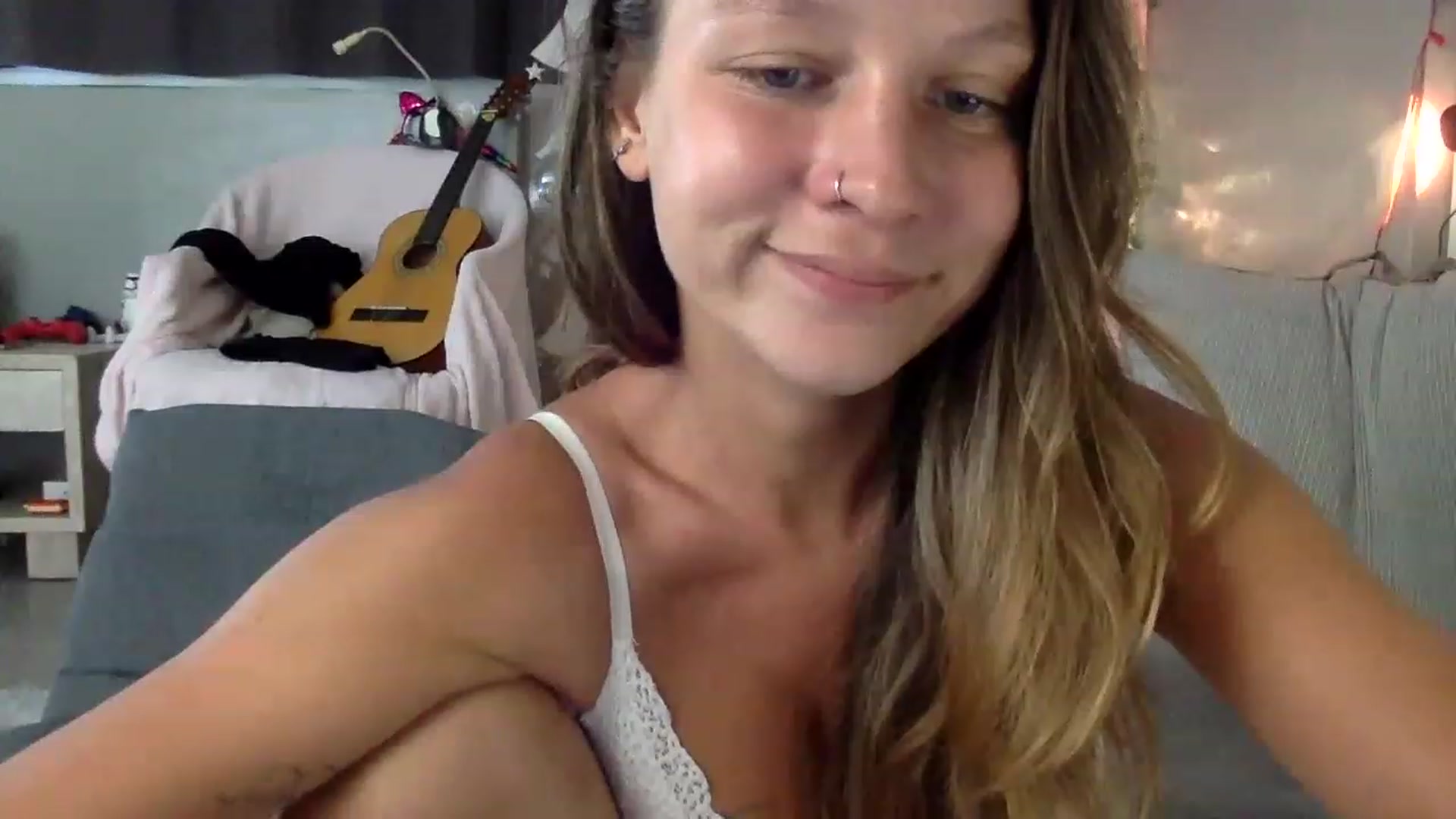 Gallery image thumbnail from Qi_ra's myfreecams stream on, 06/14/2023, 03:28 image 4 of 20