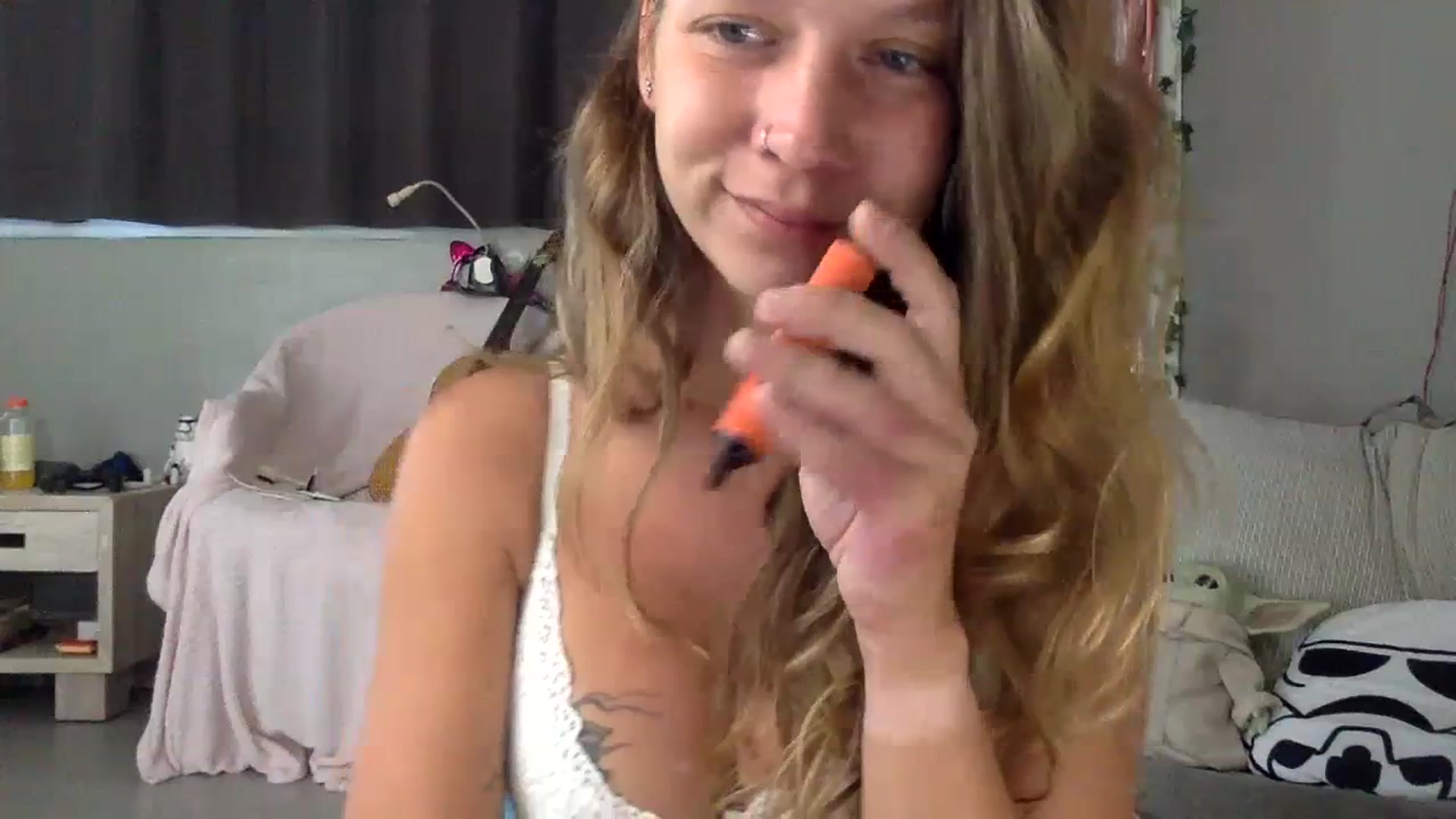 Gallery image thumbnail from Qi_ra's myfreecams stream on, 06/17/2023, 24:36 image 7 of 20