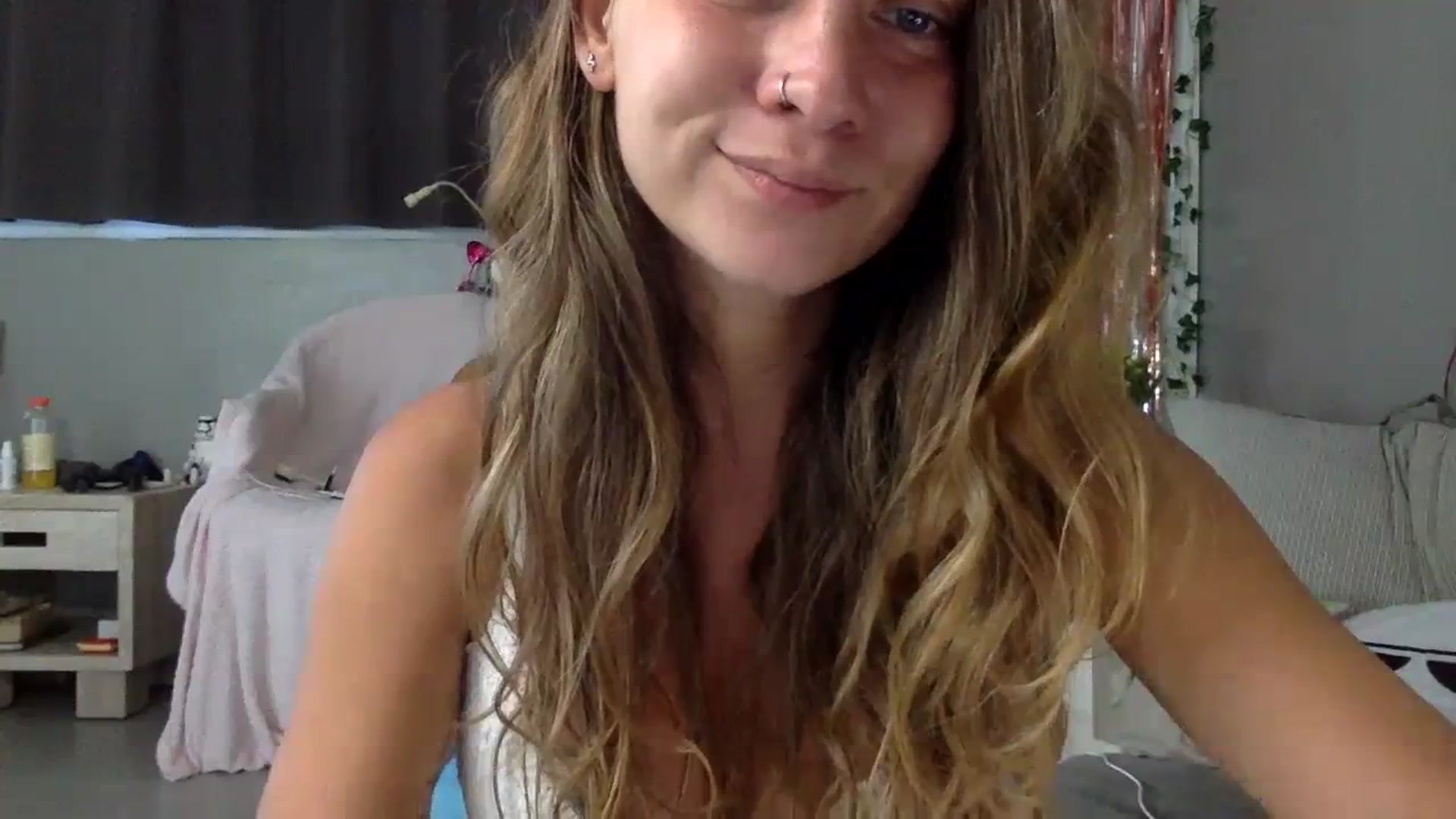 Gallery image thumbnail from Qi_ra's myfreecams stream on, 06/17/2023, 24:36 image 19 of 20