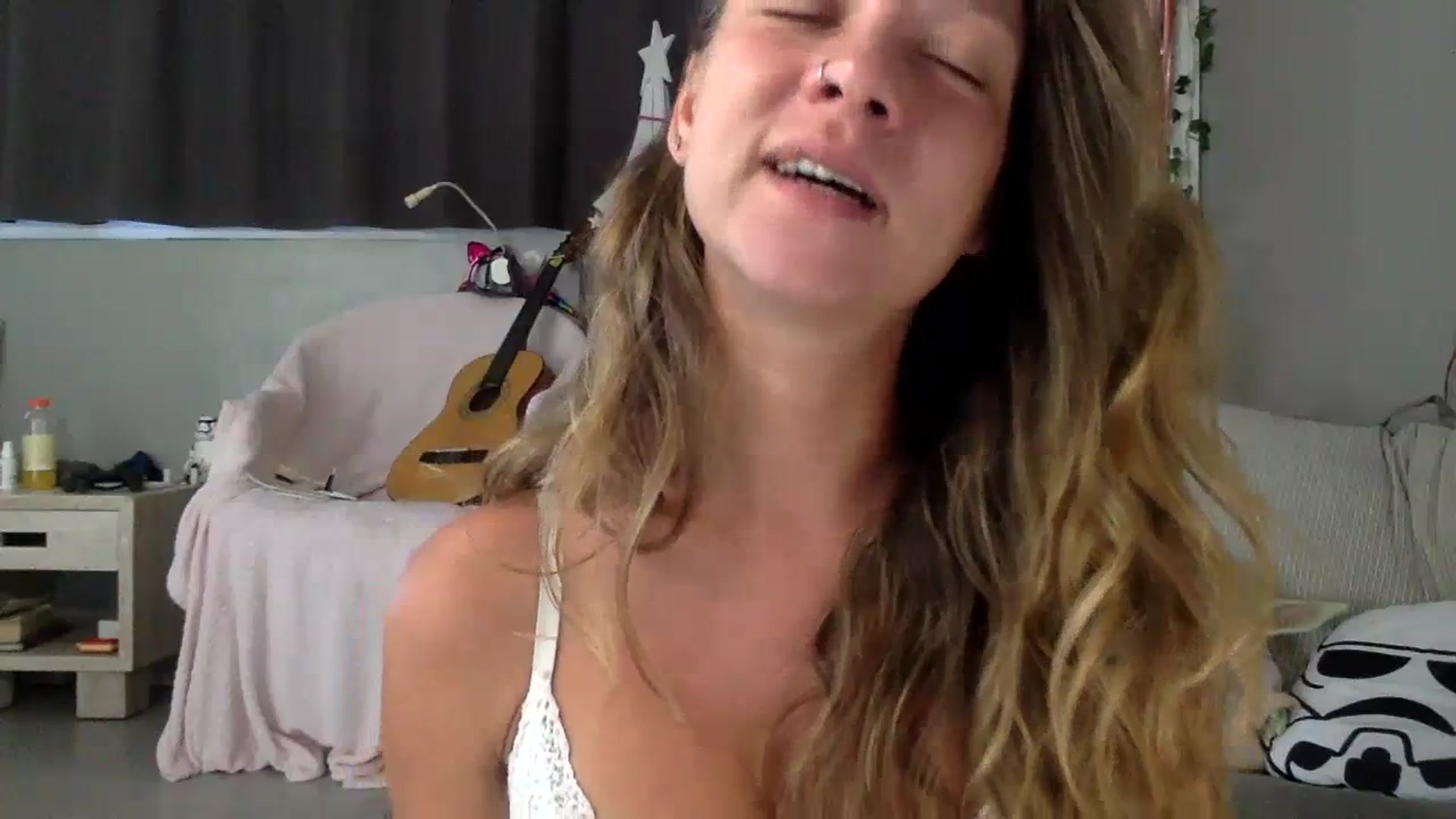 Gallery image thumbnail from Qi_ra's myfreecams stream on, 06/17/2023, 24:36 image 11 of 20