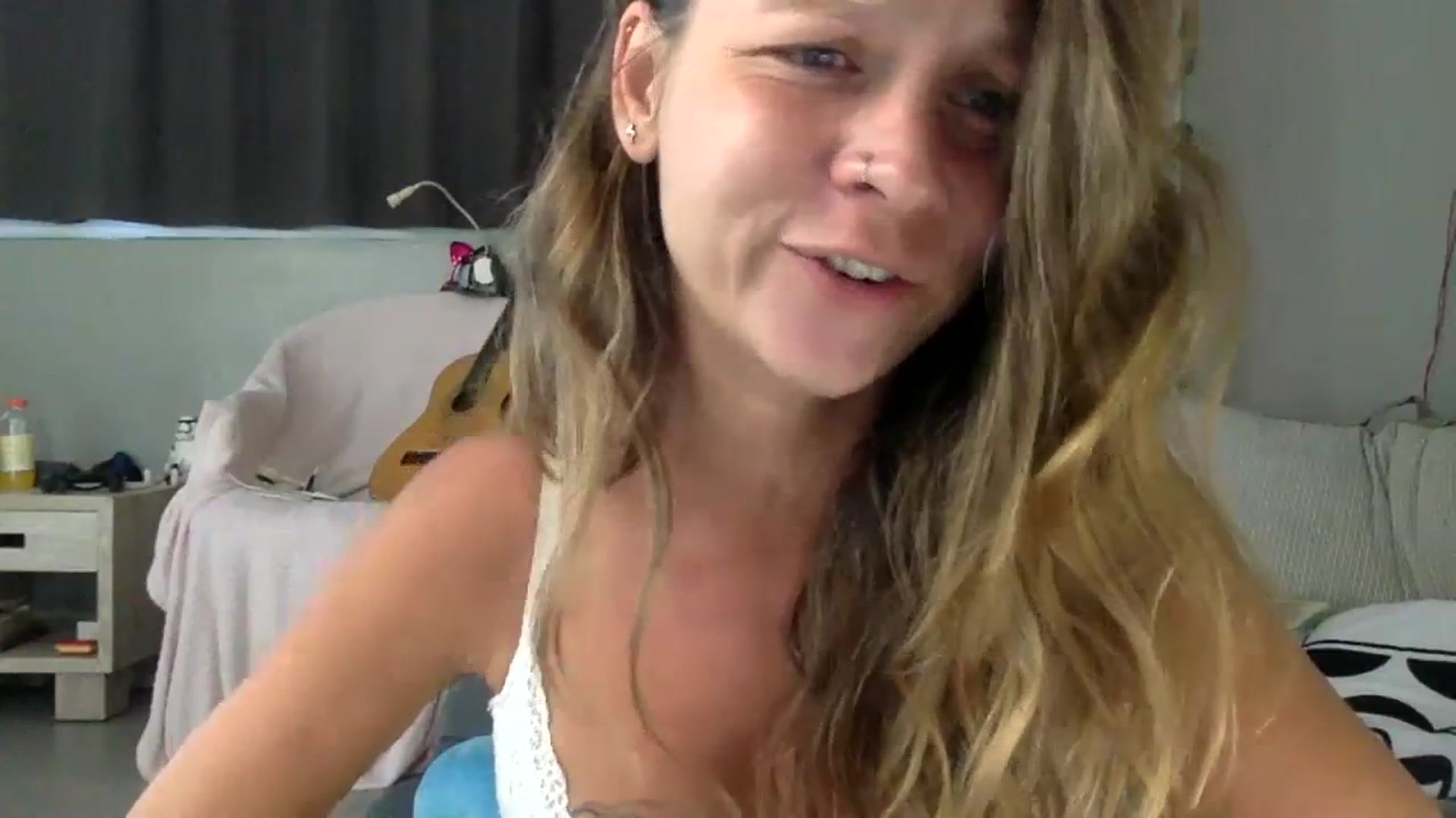 Gallery image thumbnail from Qi_ra's myfreecams stream on, 06/17/2023, 24:36 image 4 of 20