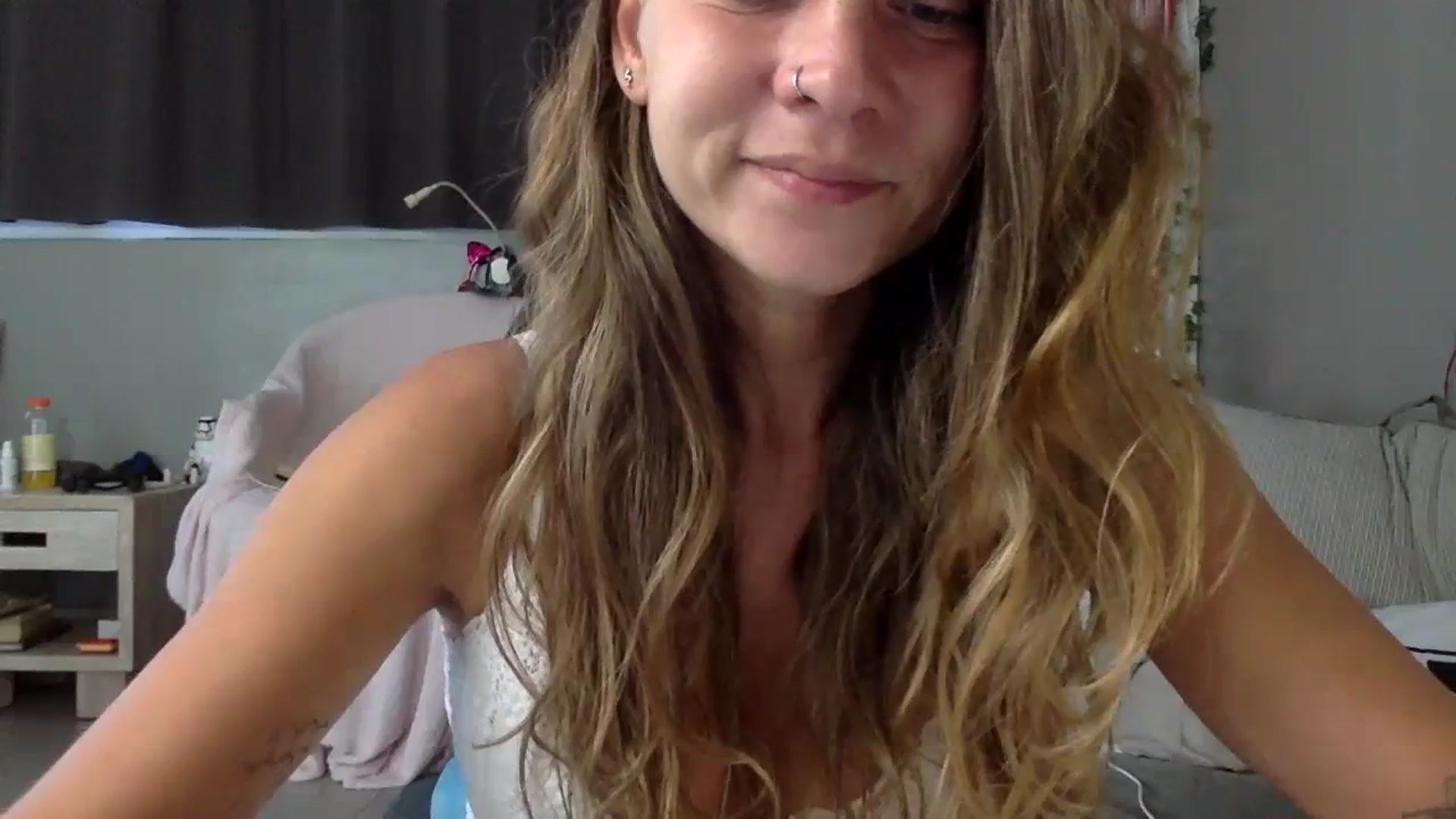 Gallery image thumbnail from Qi_ra's myfreecams stream on, 06/17/2023, 24:36 image 17 of 20