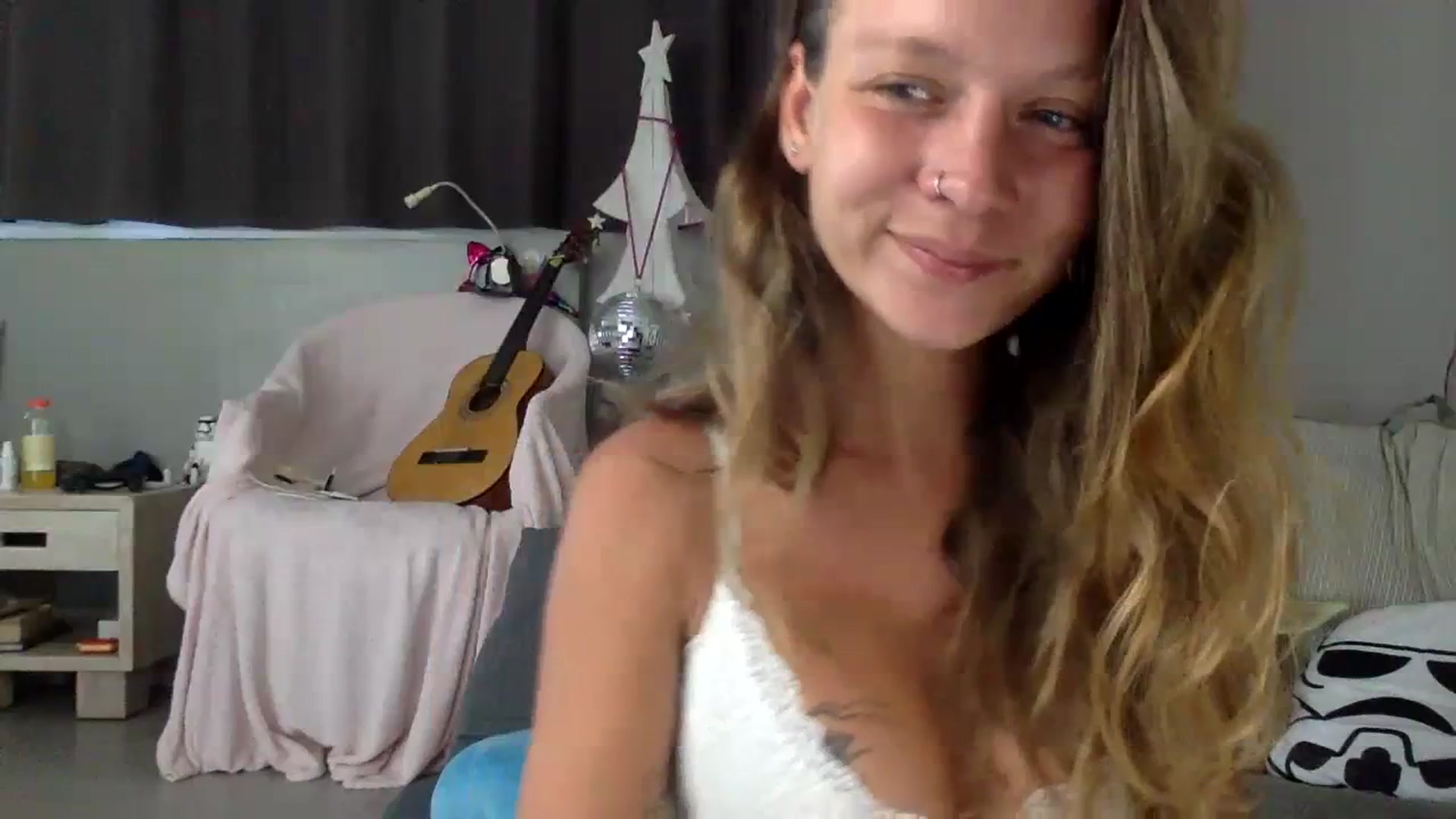 Gallery image thumbnail from Qi_ra's myfreecams stream on, 06/17/2023, 24:36 image 10 of 20