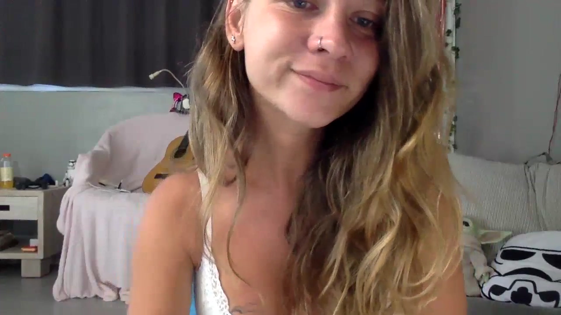 Gallery image thumbnail from Qi_ra's myfreecams stream on, 06/17/2023, 24:36 image 6 of 20