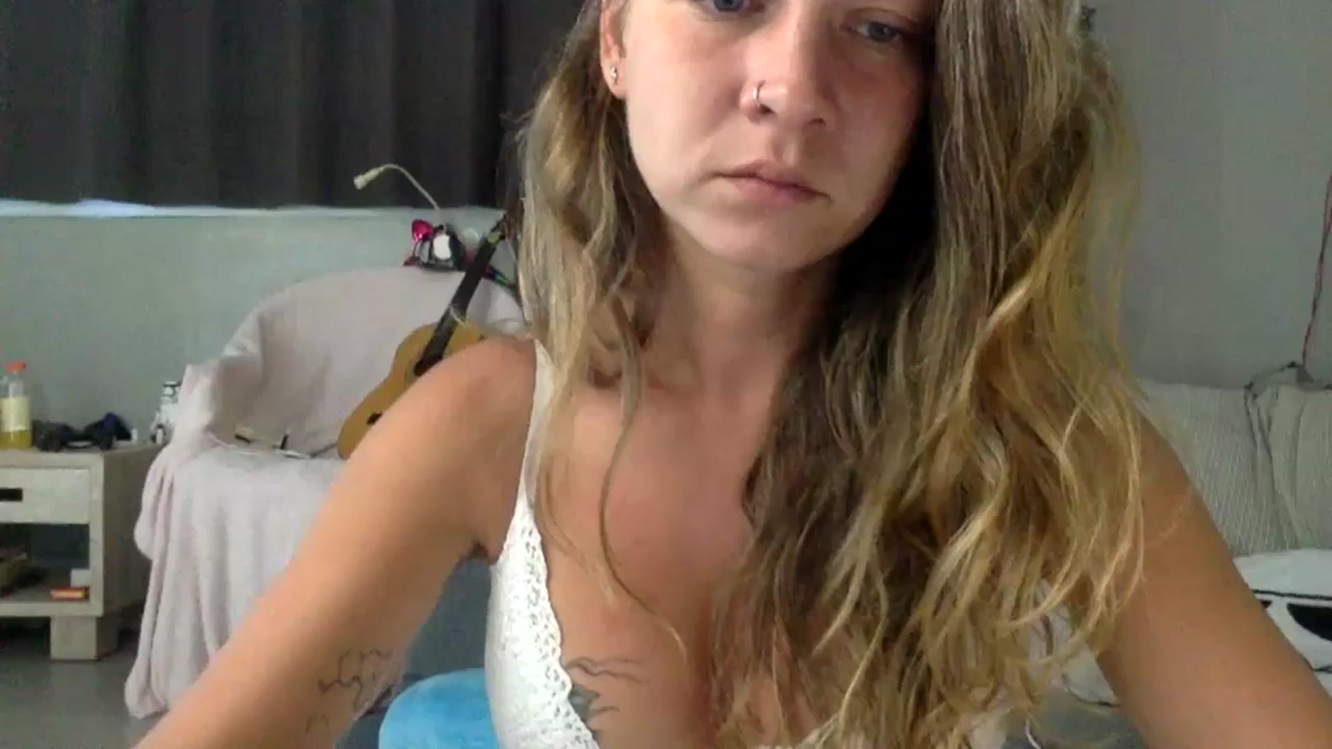 Gallery image thumbnail from Qi_ra's myfreecams stream on, 06/17/2023, 24:36 image 5 of 20