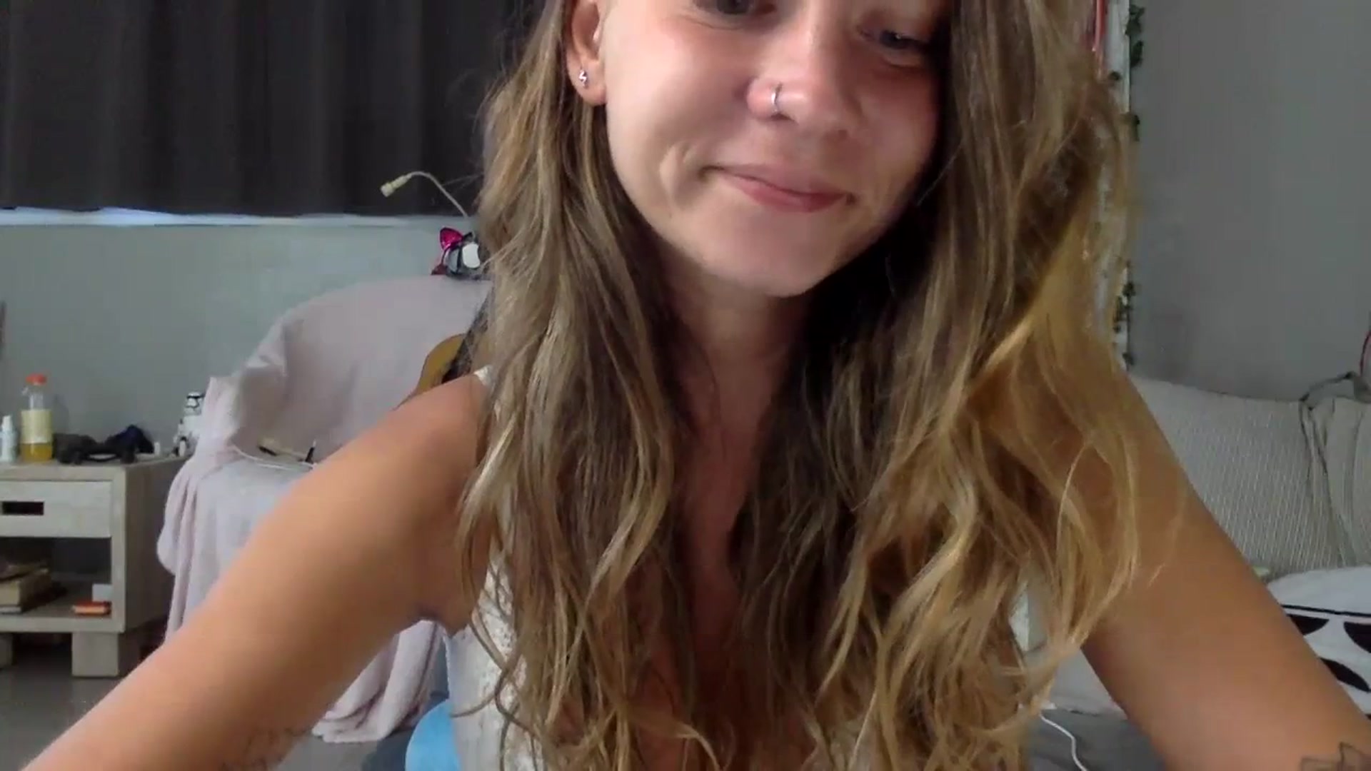 Gallery image thumbnail from Qi_ra's myfreecams stream on, 06/17/2023, 24:36 image 18 of 20