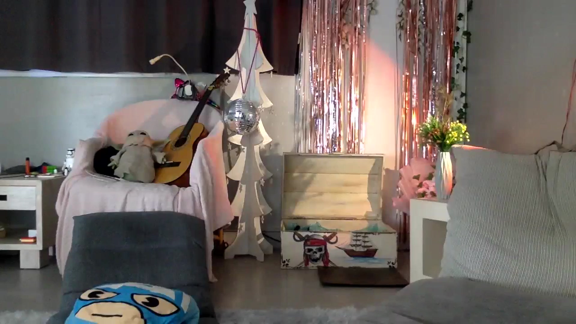 Gallery image thumbnail from Qi_ra's myfreecams stream on, 06/20/2023, 03:15 image 6 of 20